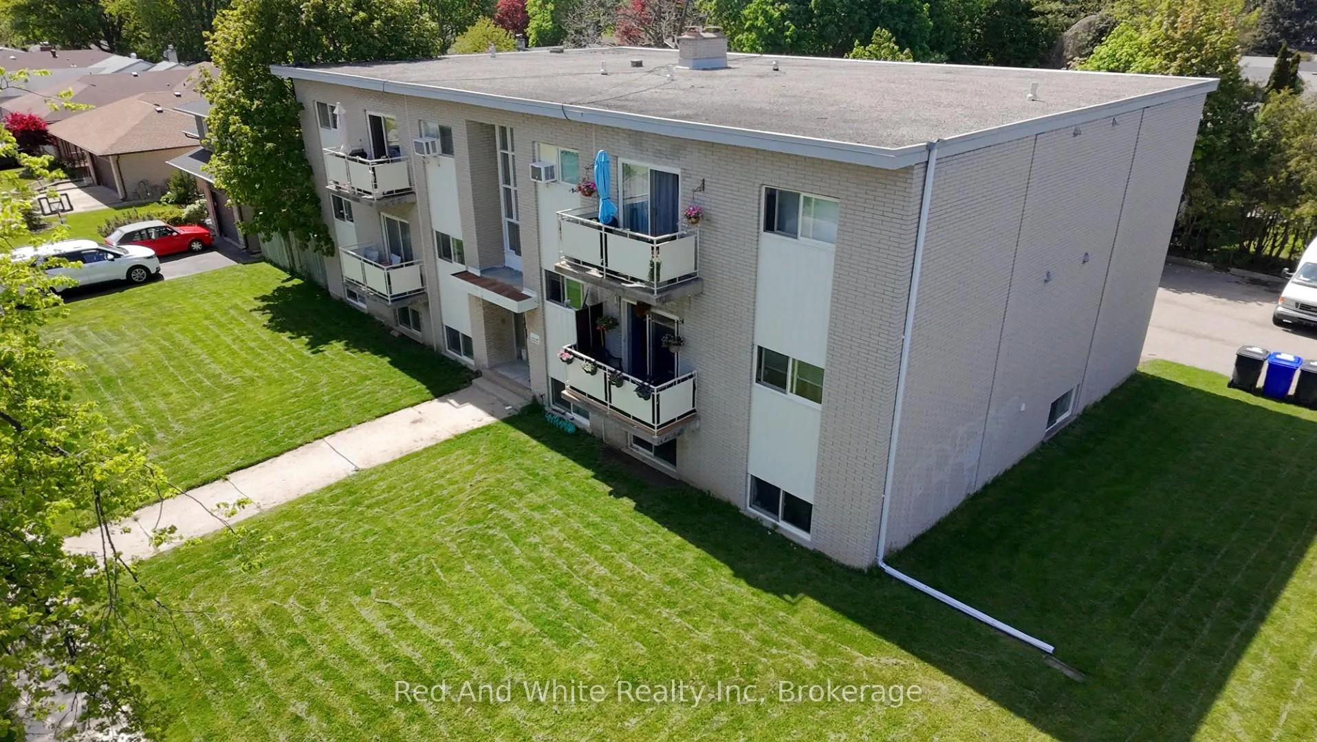Photo 4 of 206 Indian Road, Kitchener — HOMEH