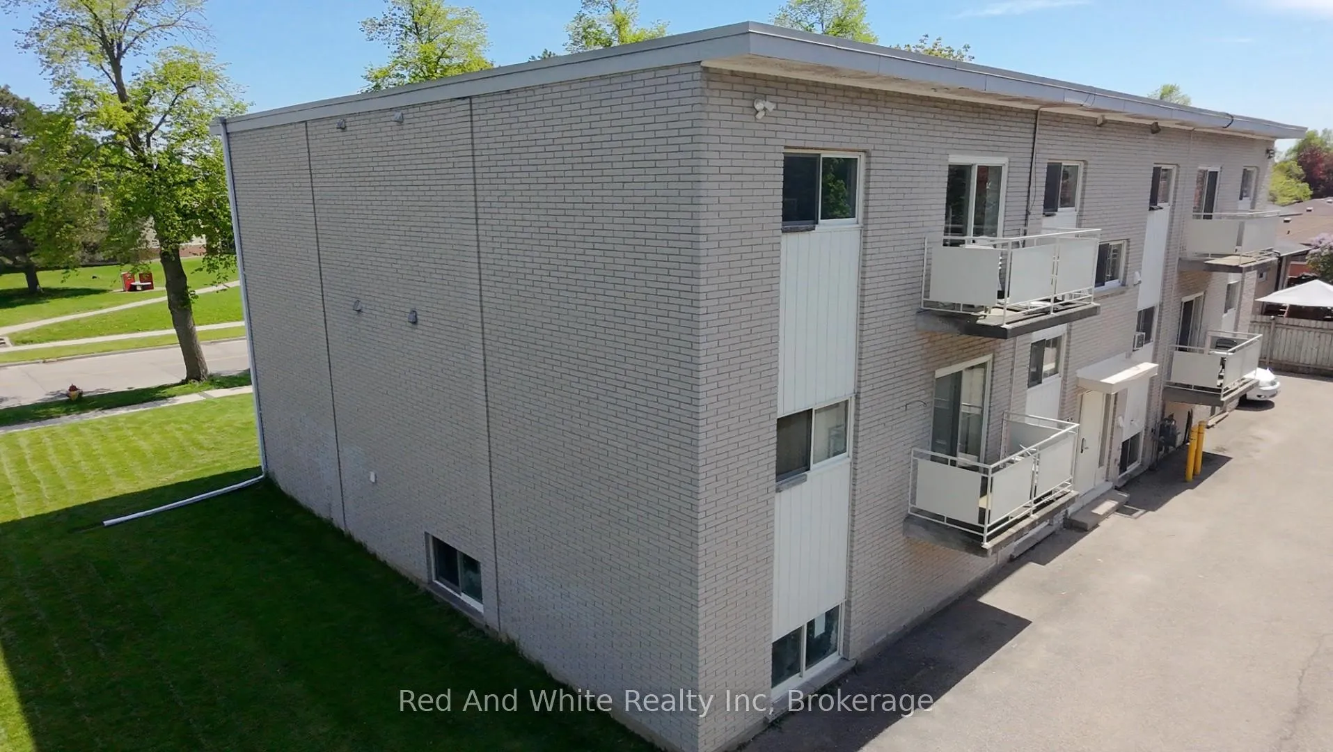Photo 5 of 206 Indian Road, Kitchener — HOMEH