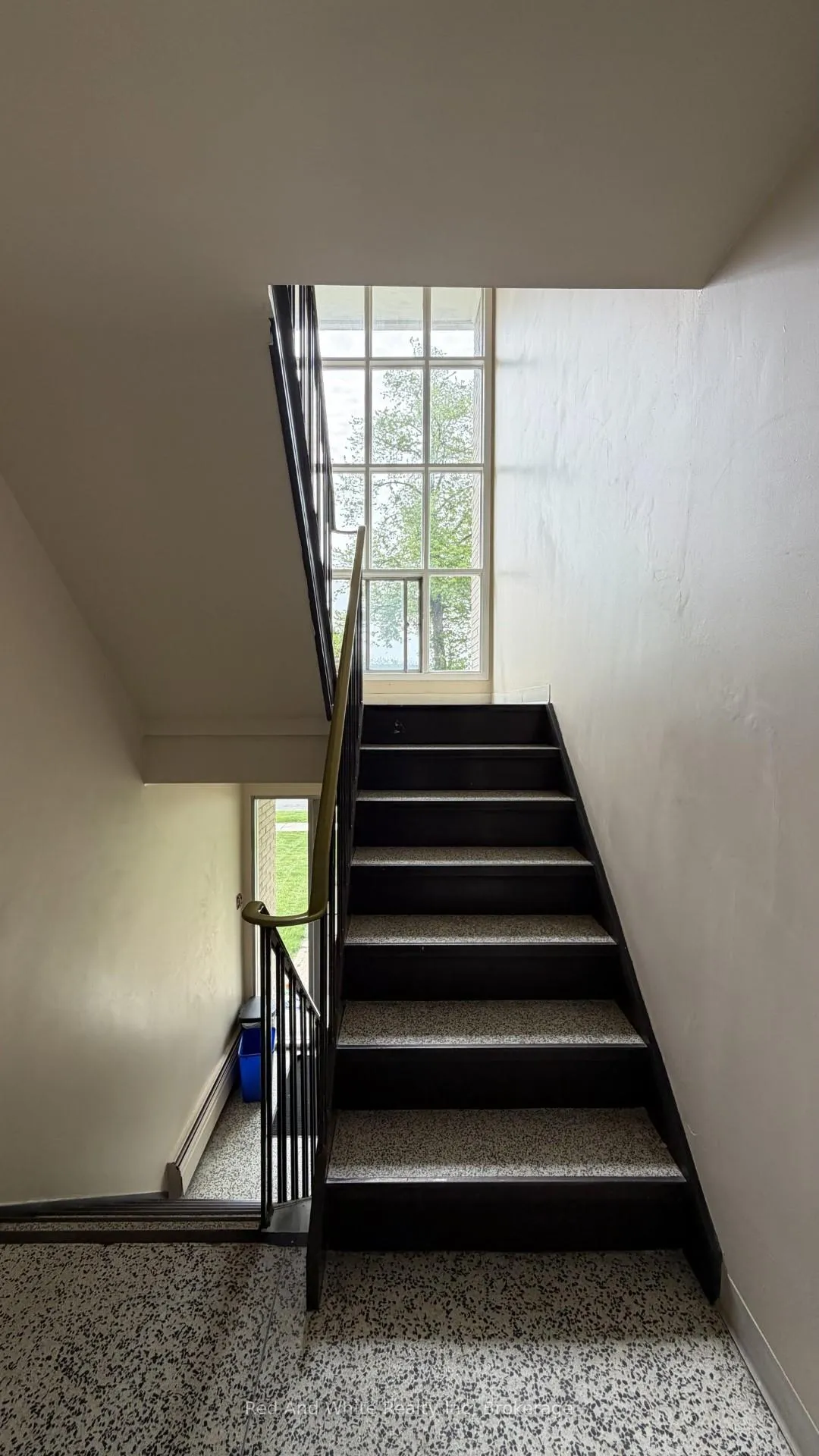 Photo 8 of 206 Indian Road, Kitchener — HOMEH