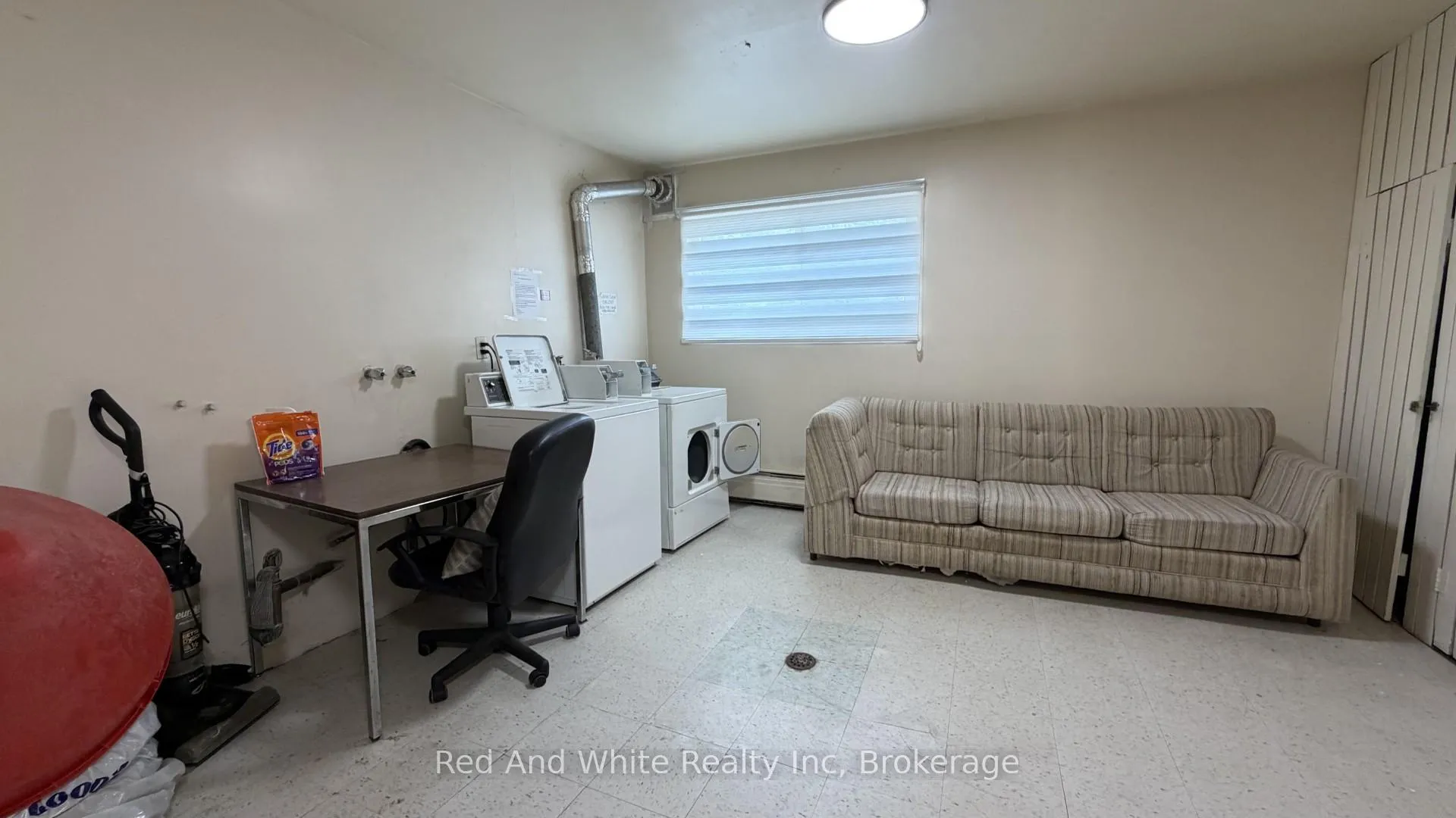Photo 11 of 206 Indian Road, Kitchener — HOMEH