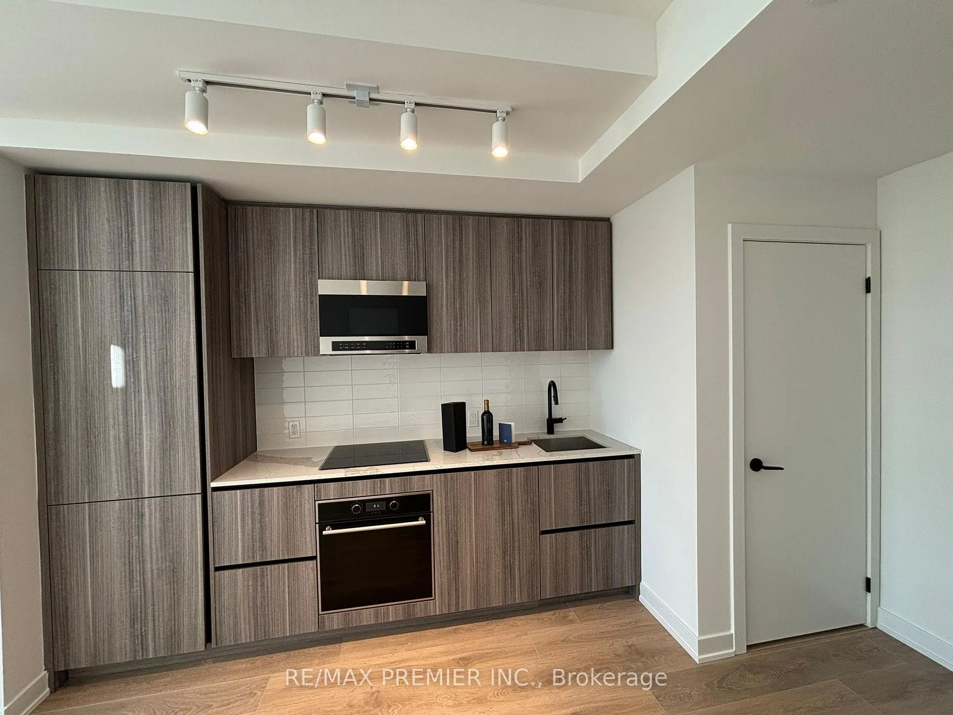 Photo 3 of Unit 2903, 127 Broadway Avenue, Toronto, Mount Pleasant West — HOMEH