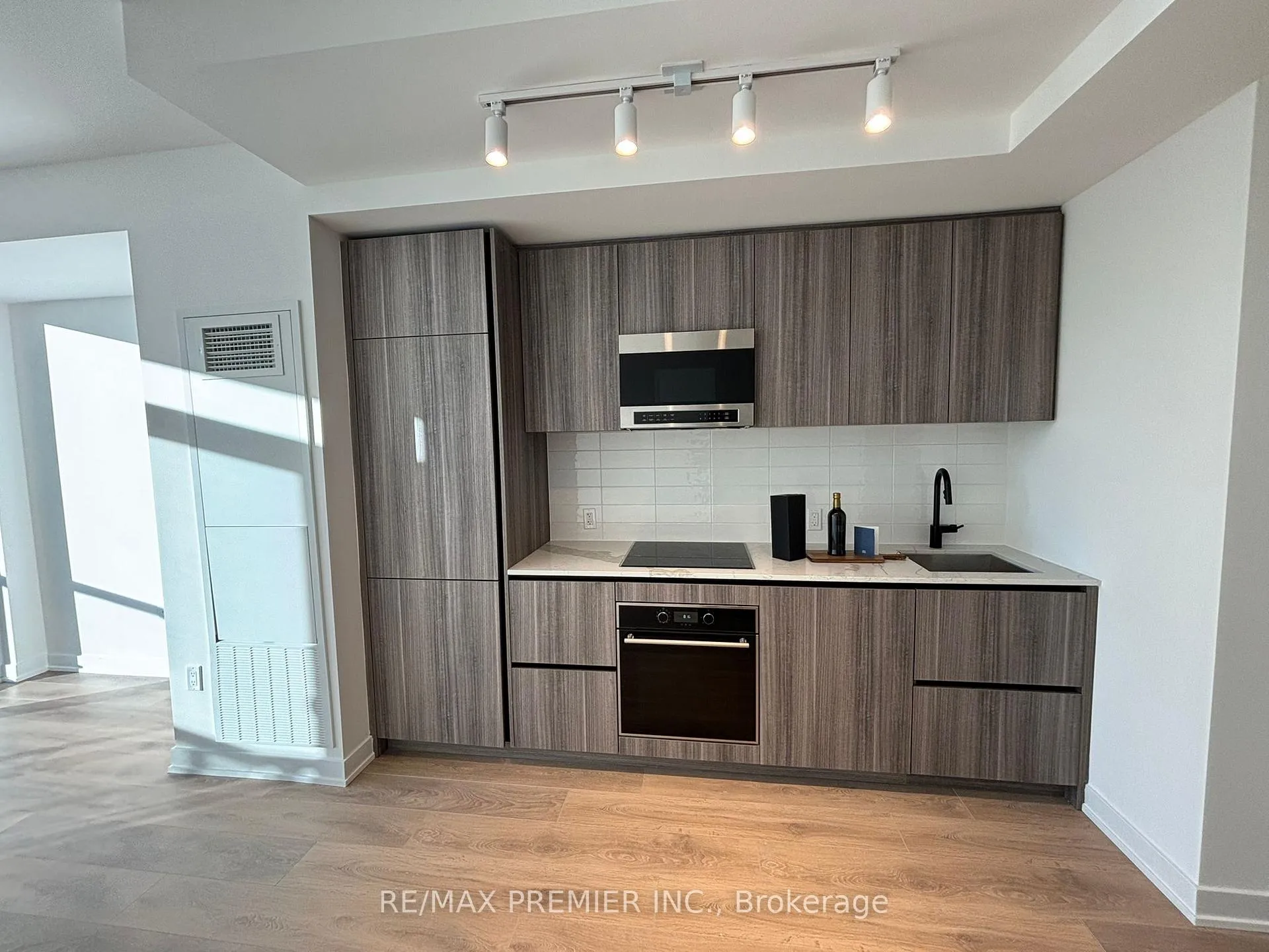 Photo 4 of Unit 2903, 127 Broadway Avenue, Toronto, Mount Pleasant West — HOMEH