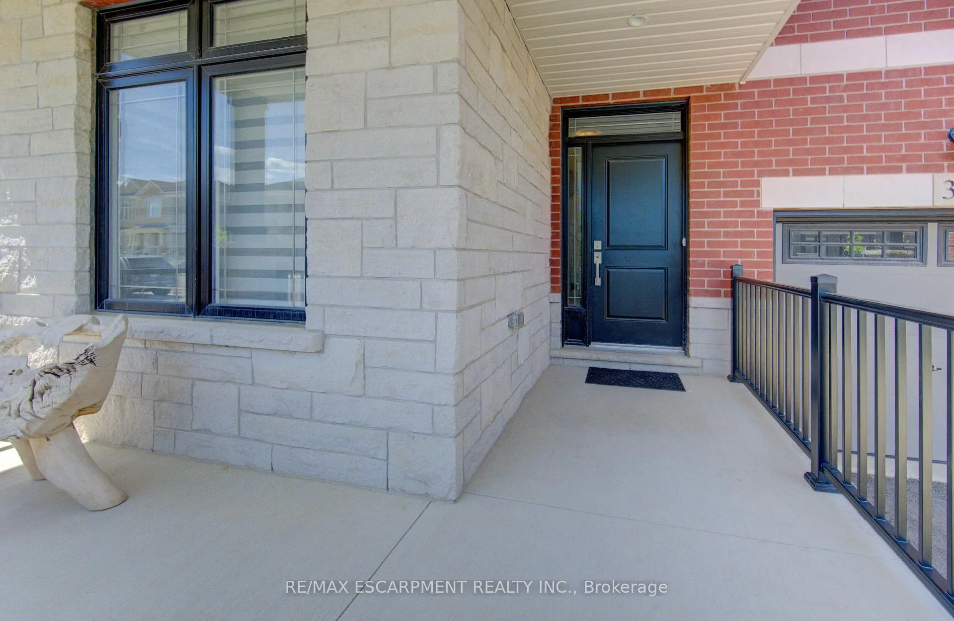 Photo 6 of 37 Great Falls Boulevard, Hamilton, Waterdown — HOMEH