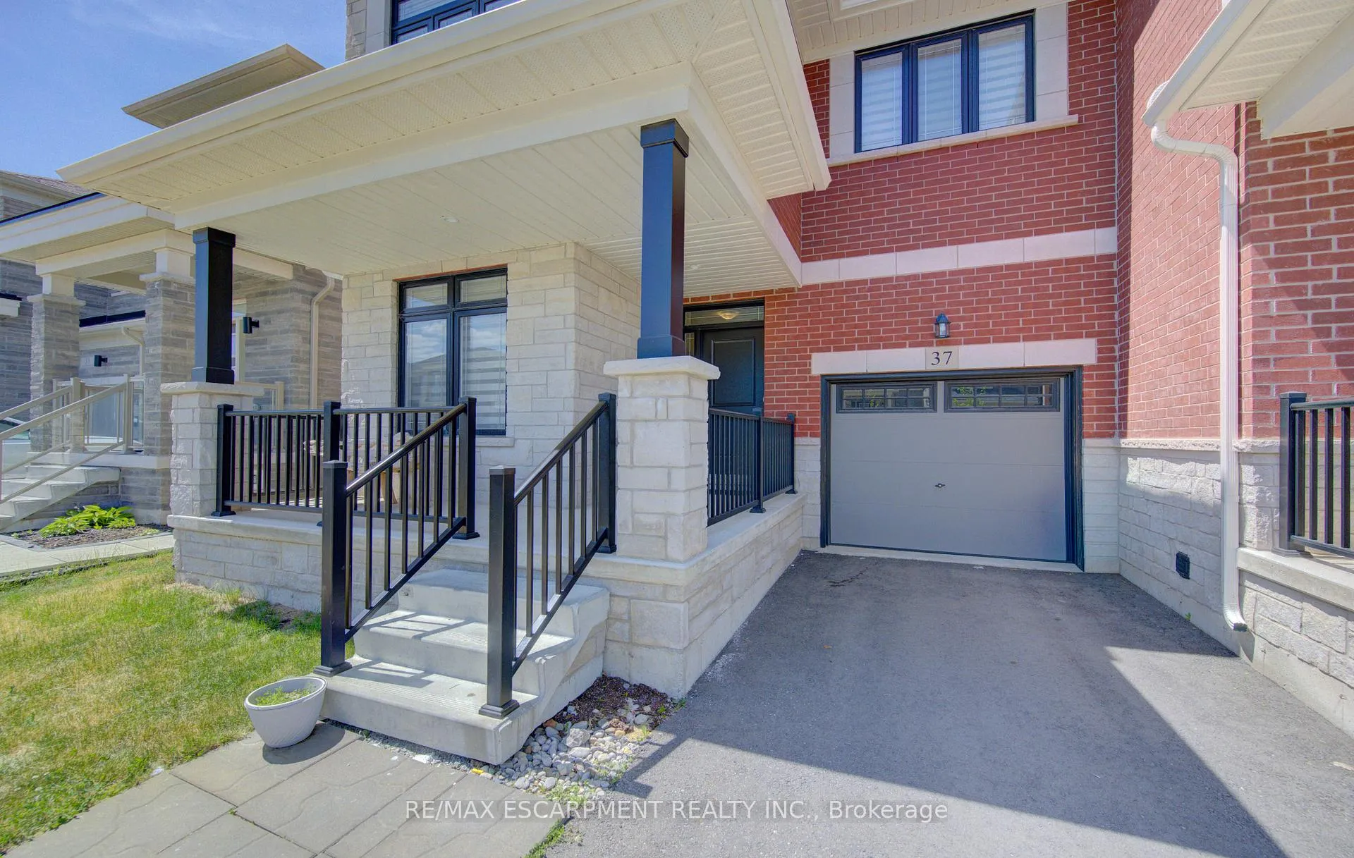 Photo 7 of 37 Great Falls Boulevard, Hamilton, Waterdown — HOMEH
