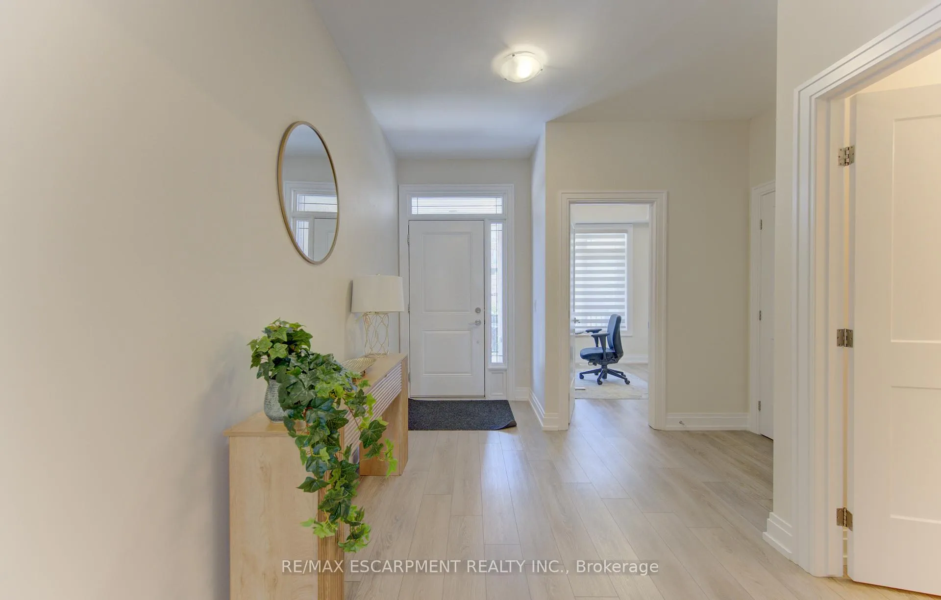 Photo 8 of 37 Great Falls Boulevard, Hamilton, Waterdown — HOMEH