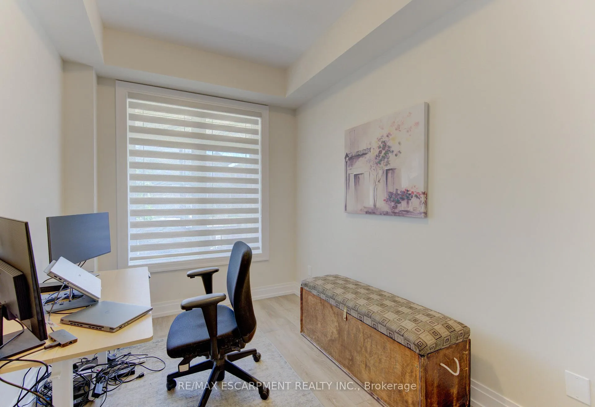 Photo 11 of 37 Great Falls Boulevard, Hamilton, Waterdown — HOMEH