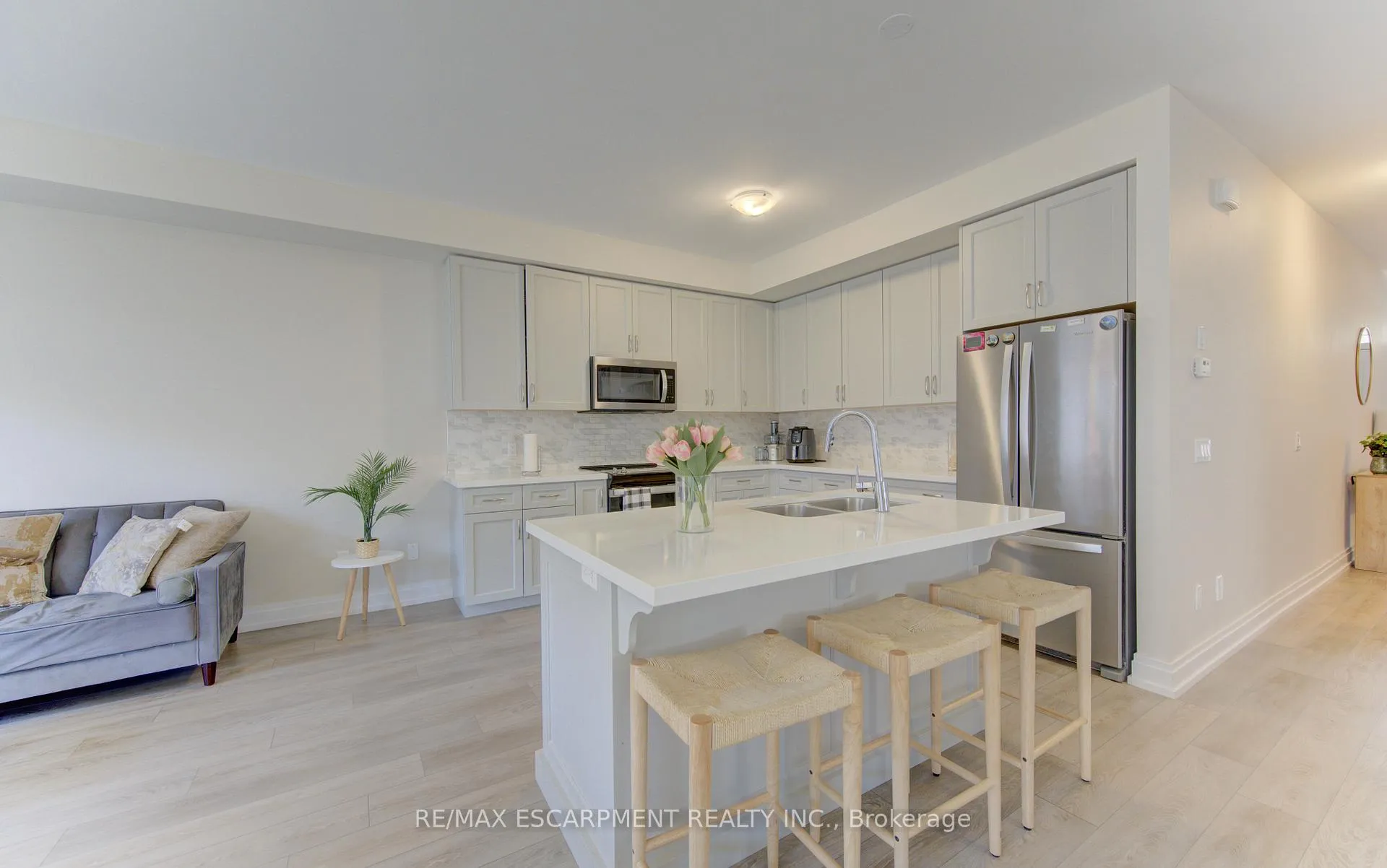 Photo 14 of 37 Great Falls Boulevard, Hamilton, Waterdown — HOMEH