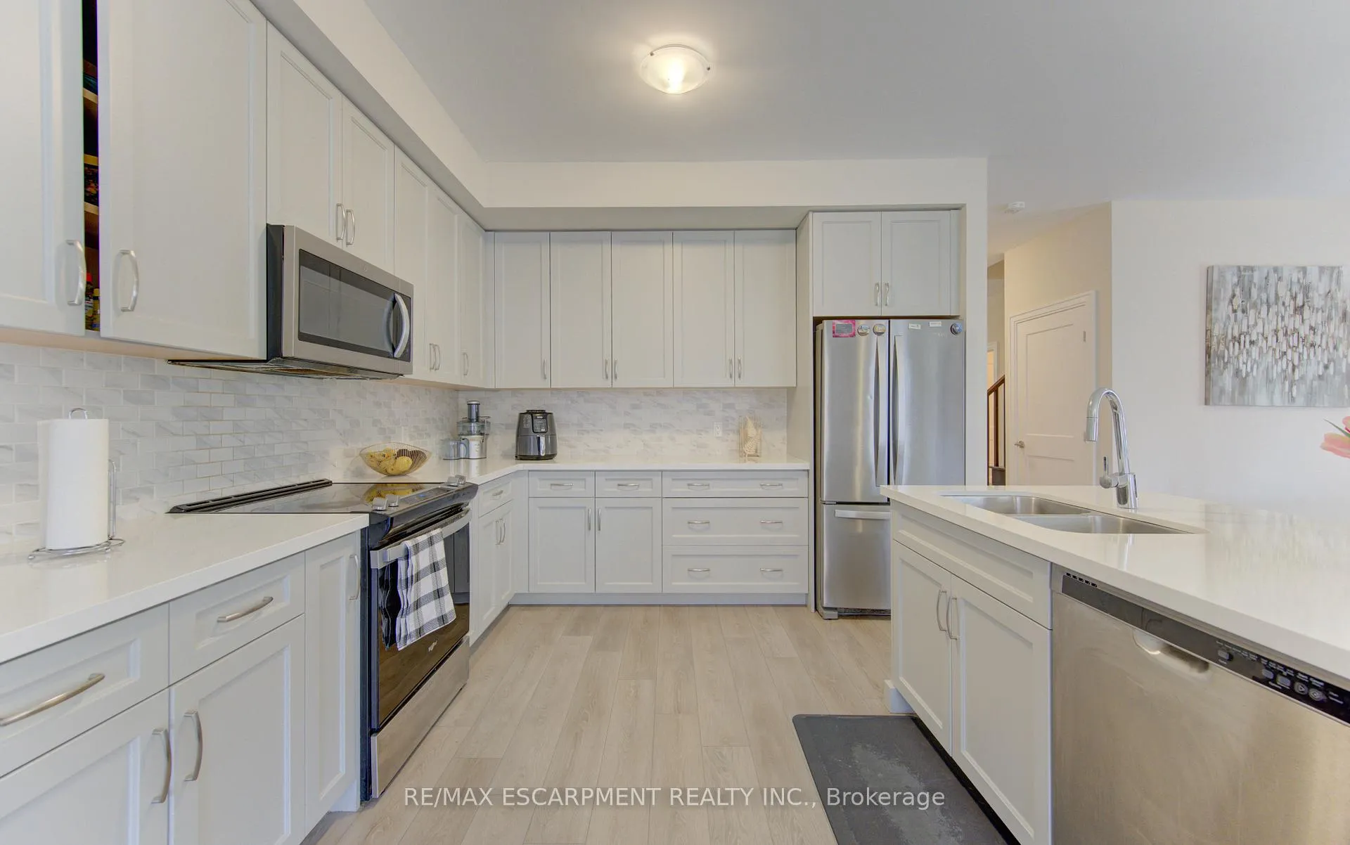 Photo 15 of 37 Great Falls Boulevard, Hamilton, Waterdown — HOMEH