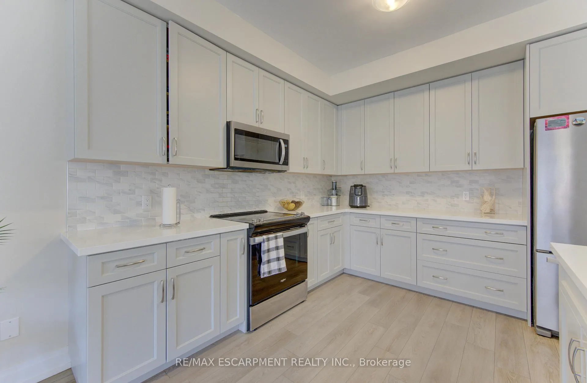 Photo 16 of 37 Great Falls Boulevard, Hamilton, Waterdown — HOMEH