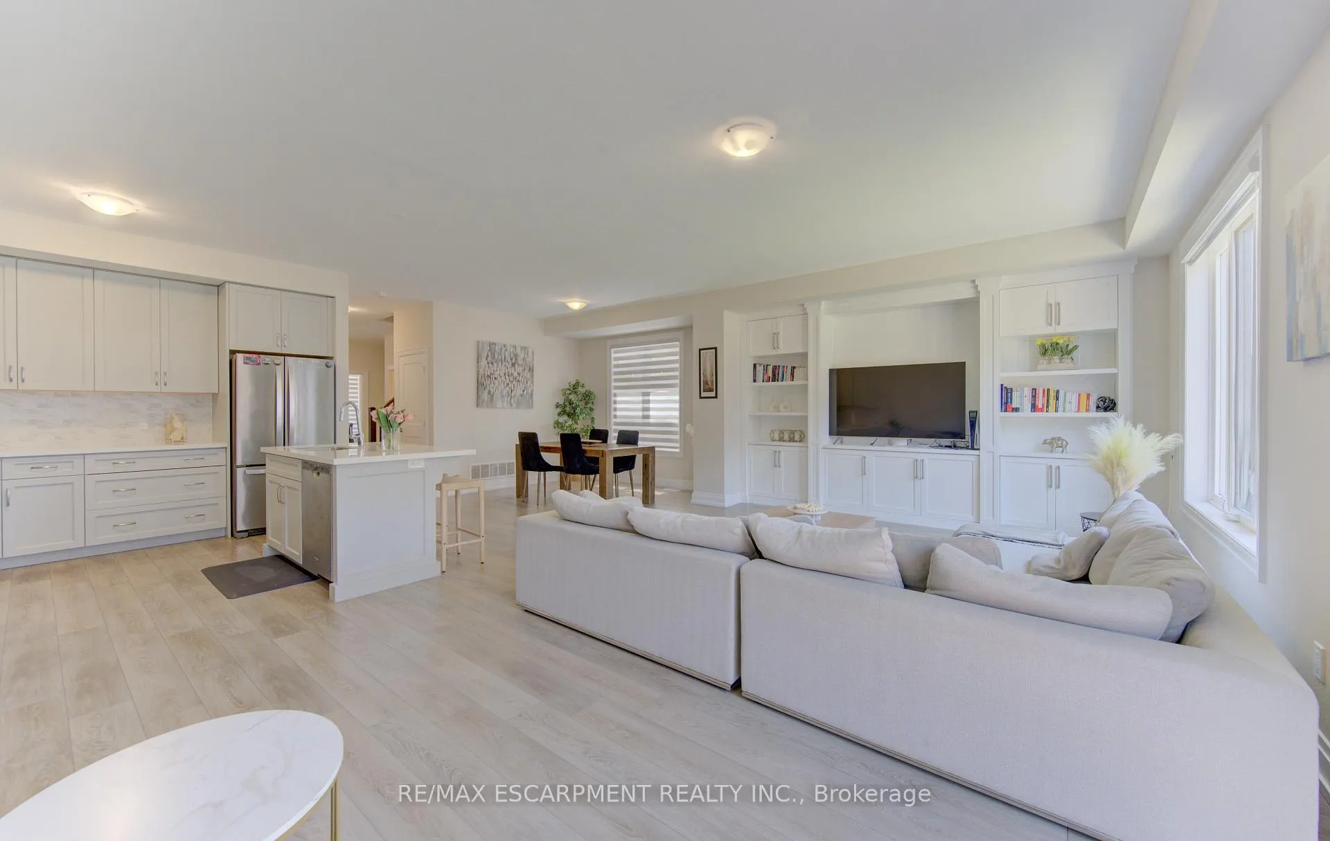 Photo 17 of 37 Great Falls Boulevard, Hamilton, Waterdown — HOMEH