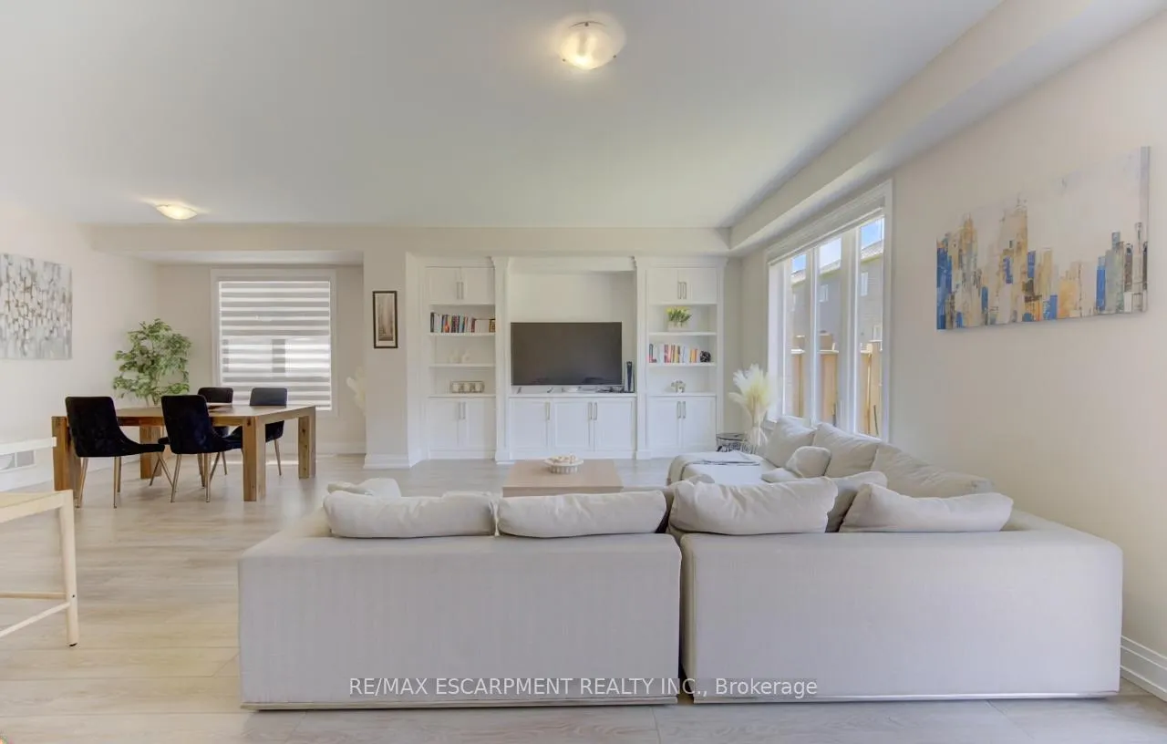Photo 19 of 37 Great Falls Boulevard, Hamilton, Waterdown — HOMEH