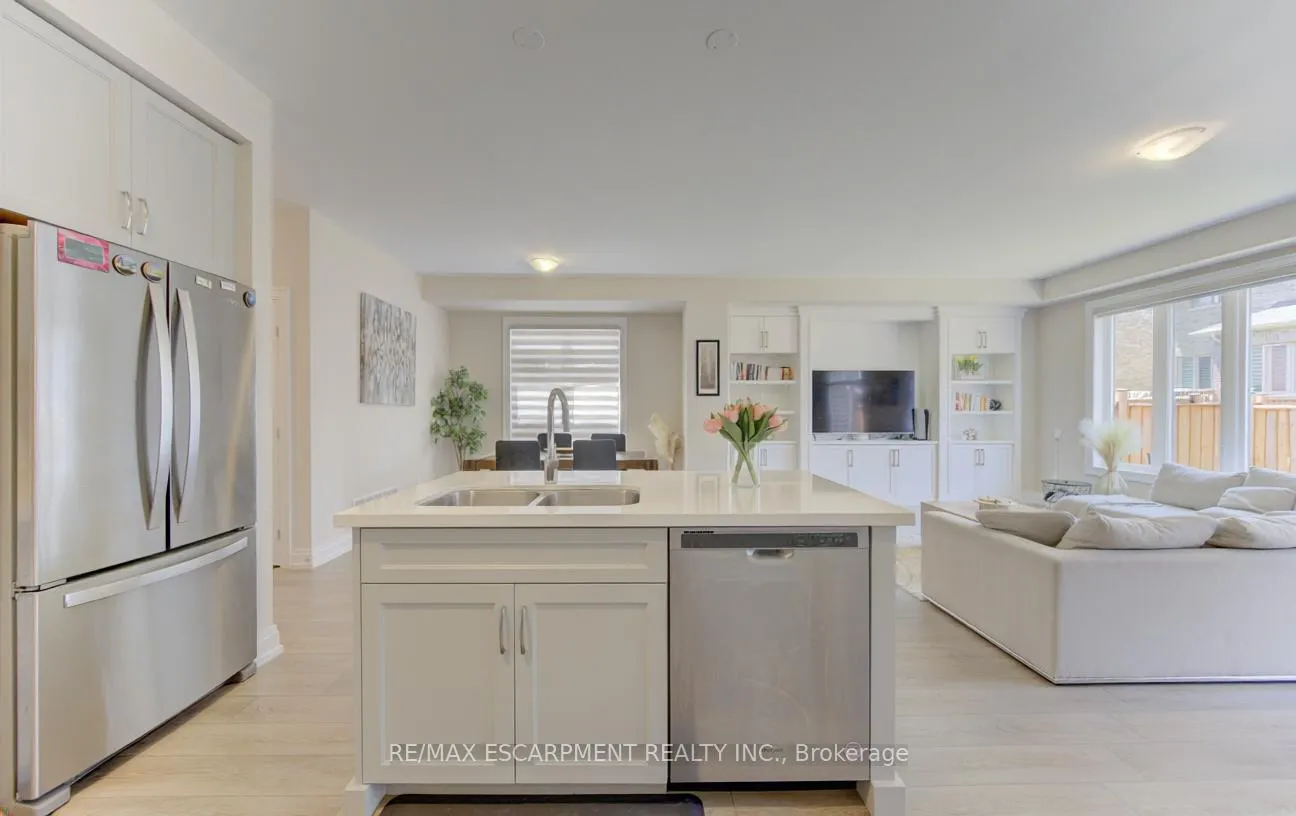 Photo 21 of 37 Great Falls Boulevard, Hamilton, Waterdown — HOMEH