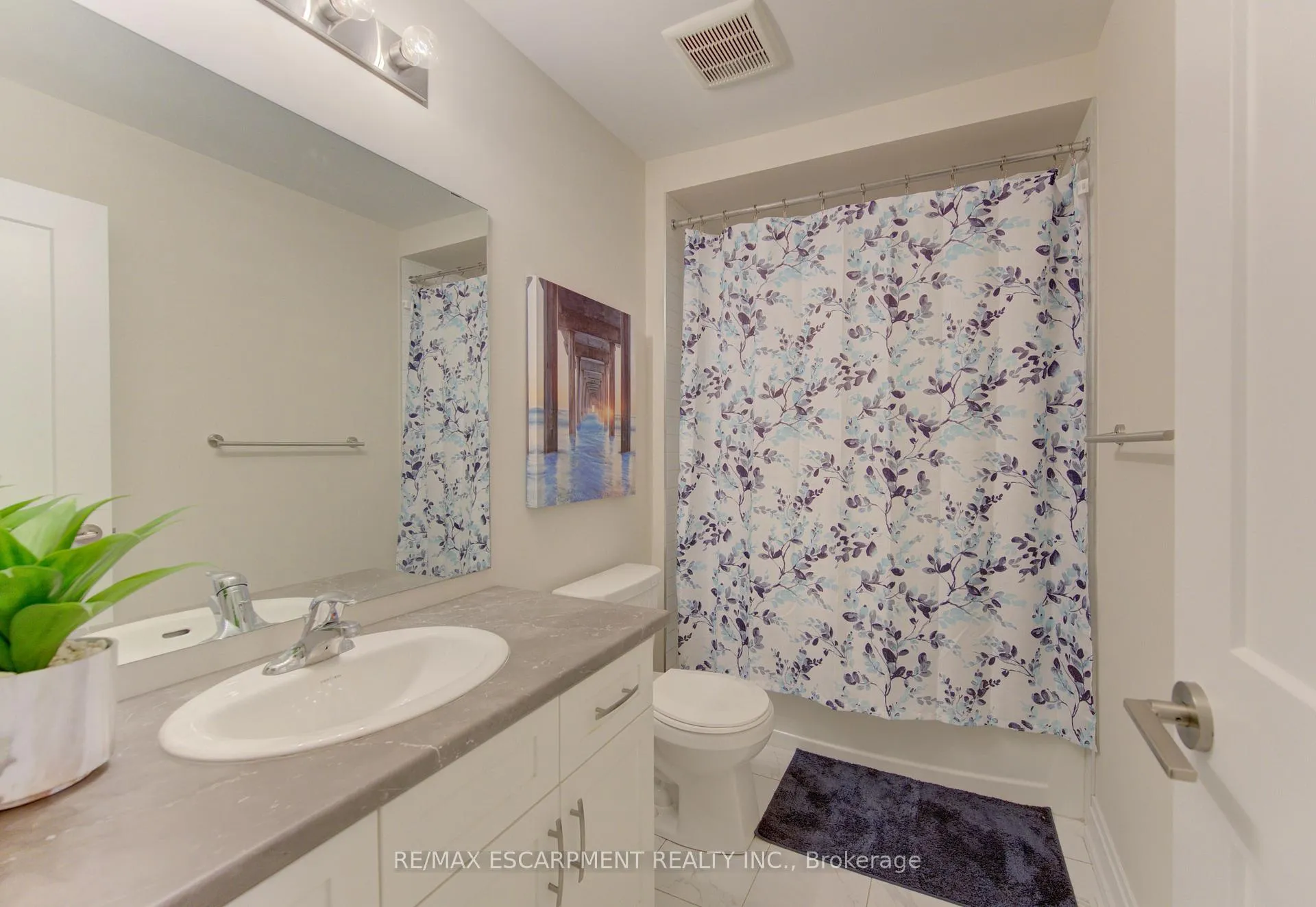 Photo 24 of 37 Great Falls Boulevard, Hamilton, Waterdown — HOMEH