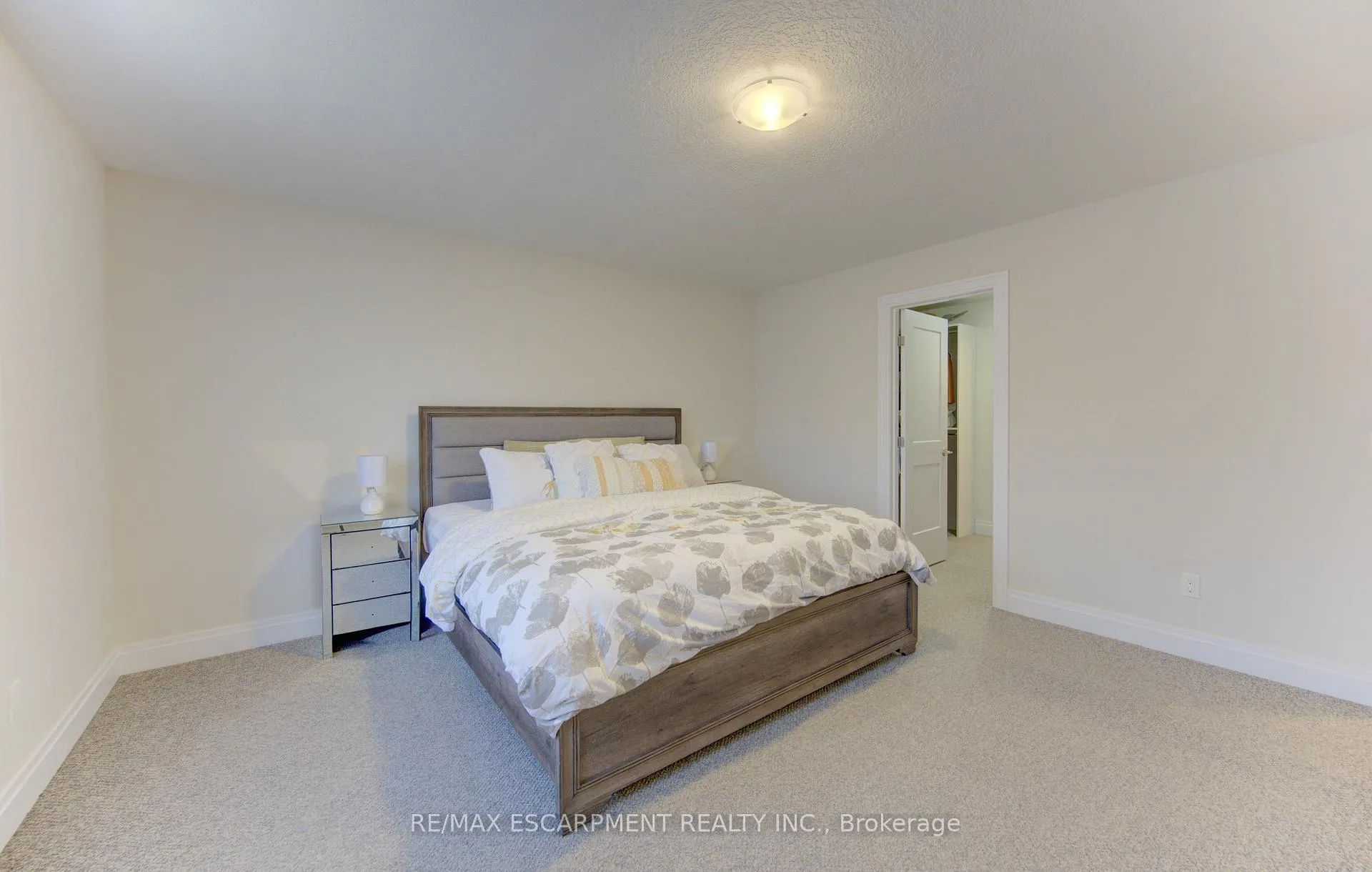 Photo 27 of 37 Great Falls Boulevard, Hamilton, Waterdown — HOMEH