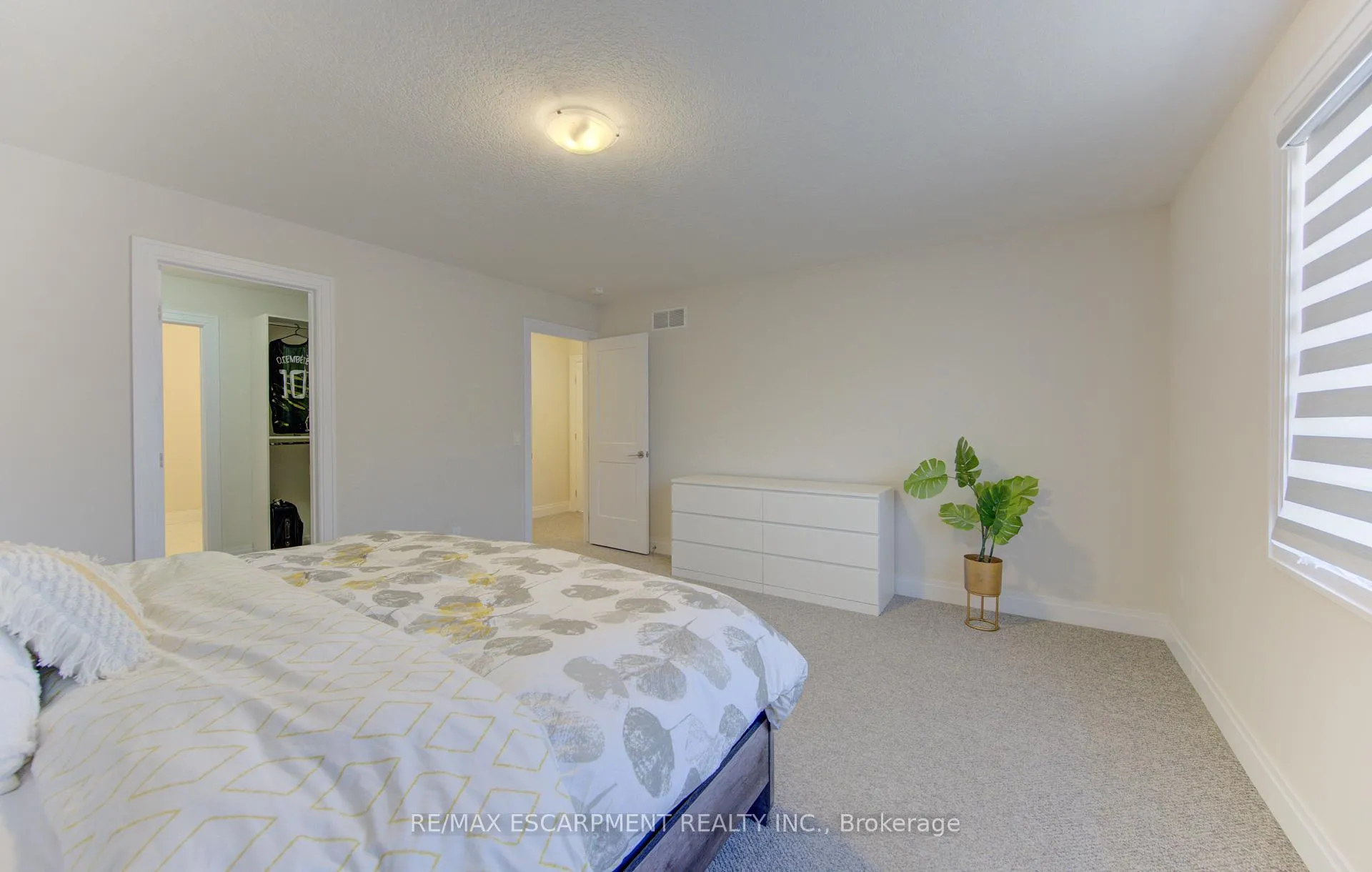 Photo 28 of 37 Great Falls Boulevard, Hamilton, Waterdown — HOMEH
