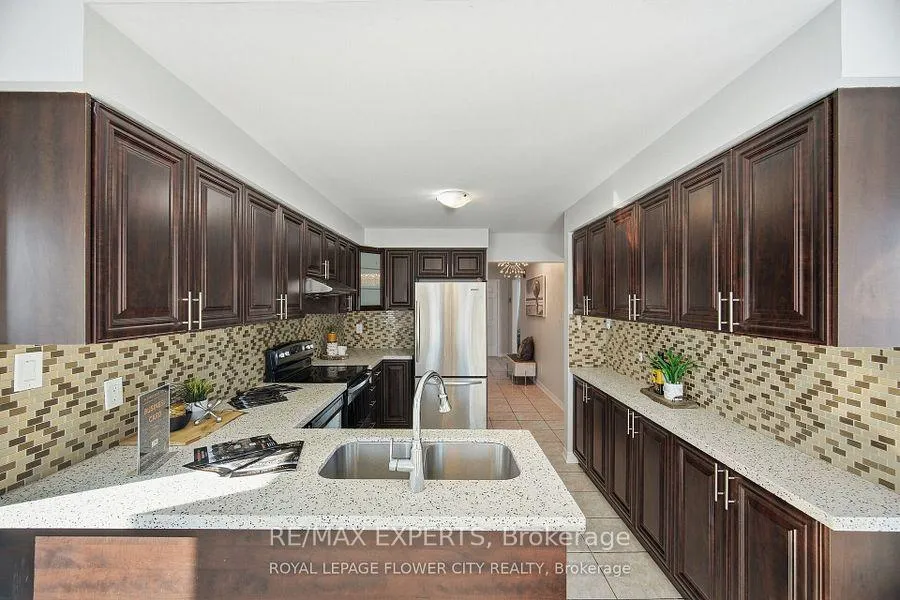 Photo 3 of 1 Donaldson Drive, Brampton, Brampton South — HOMEH