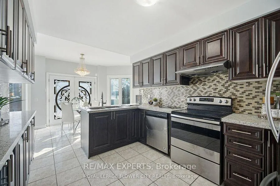 Photo 4 of 1 Donaldson Drive, Brampton, Brampton South — HOMEH