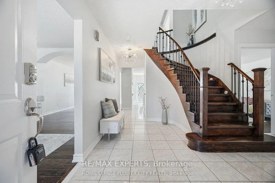 Photo 8 of 1 Donaldson Drive, Brampton, Brampton South — HOMEH