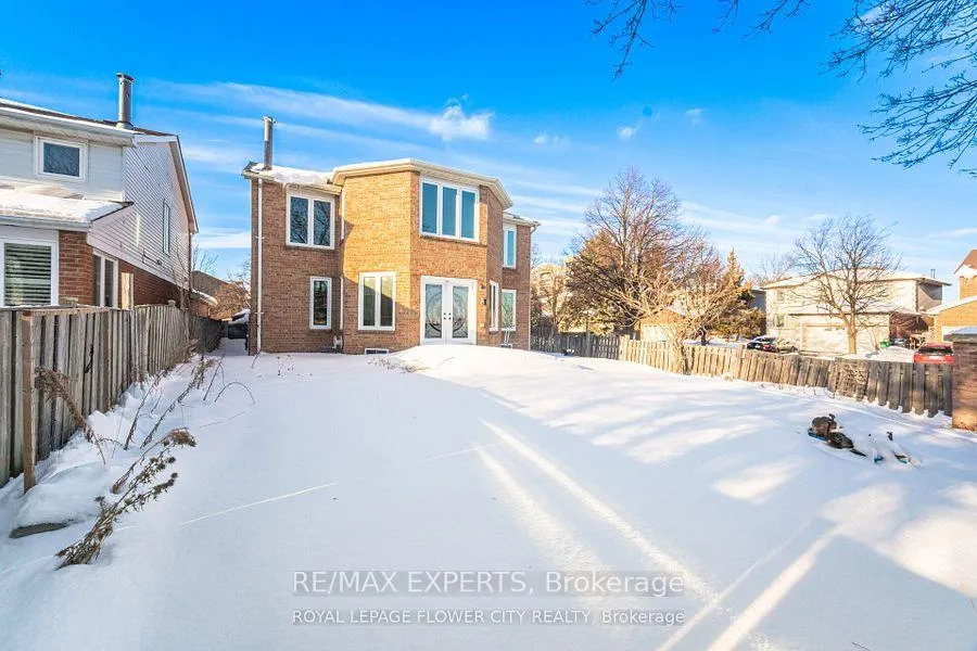 Photo 13 of 1 Donaldson Drive, Brampton, Brampton South — HOMEH