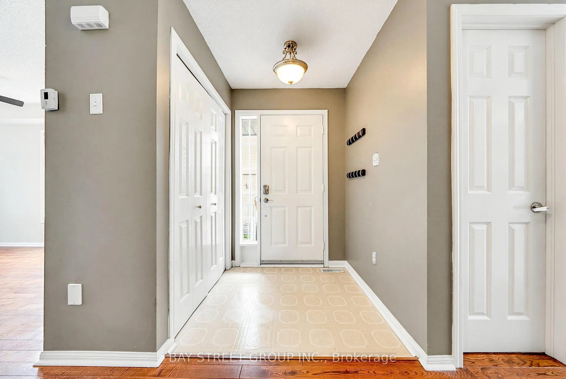 Photo 5 of 351 Ferndale Drive S, Barrie, Ardagh — HOMEH