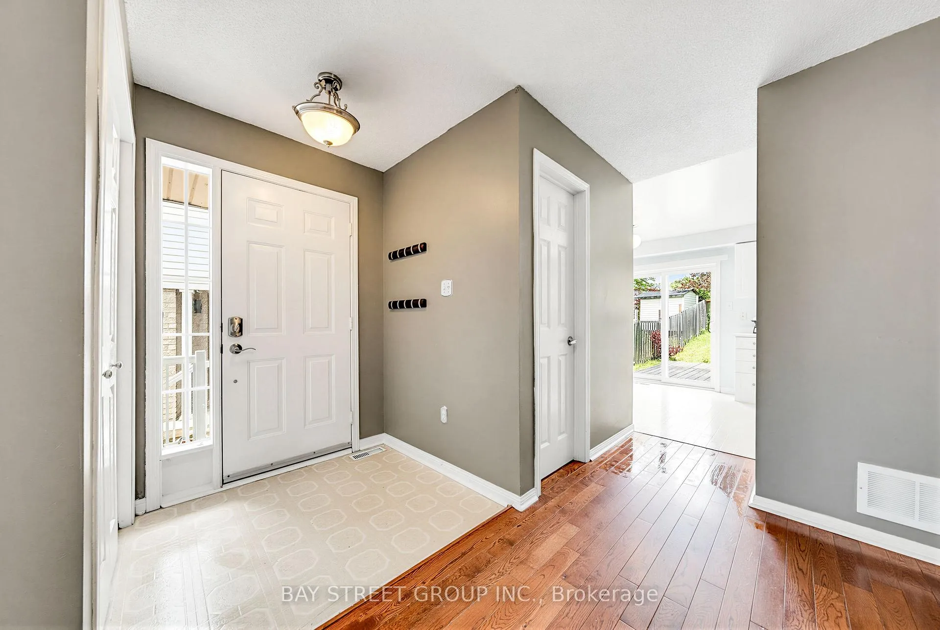 Photo 6 of 351 Ferndale Drive S, Barrie, Ardagh — HOMEH