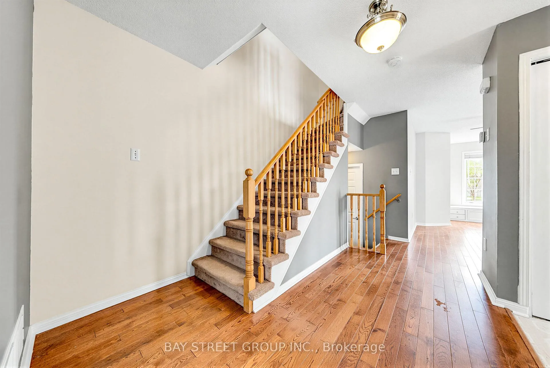 Photo 8 of 351 Ferndale Drive S, Barrie, Ardagh — HOMEH