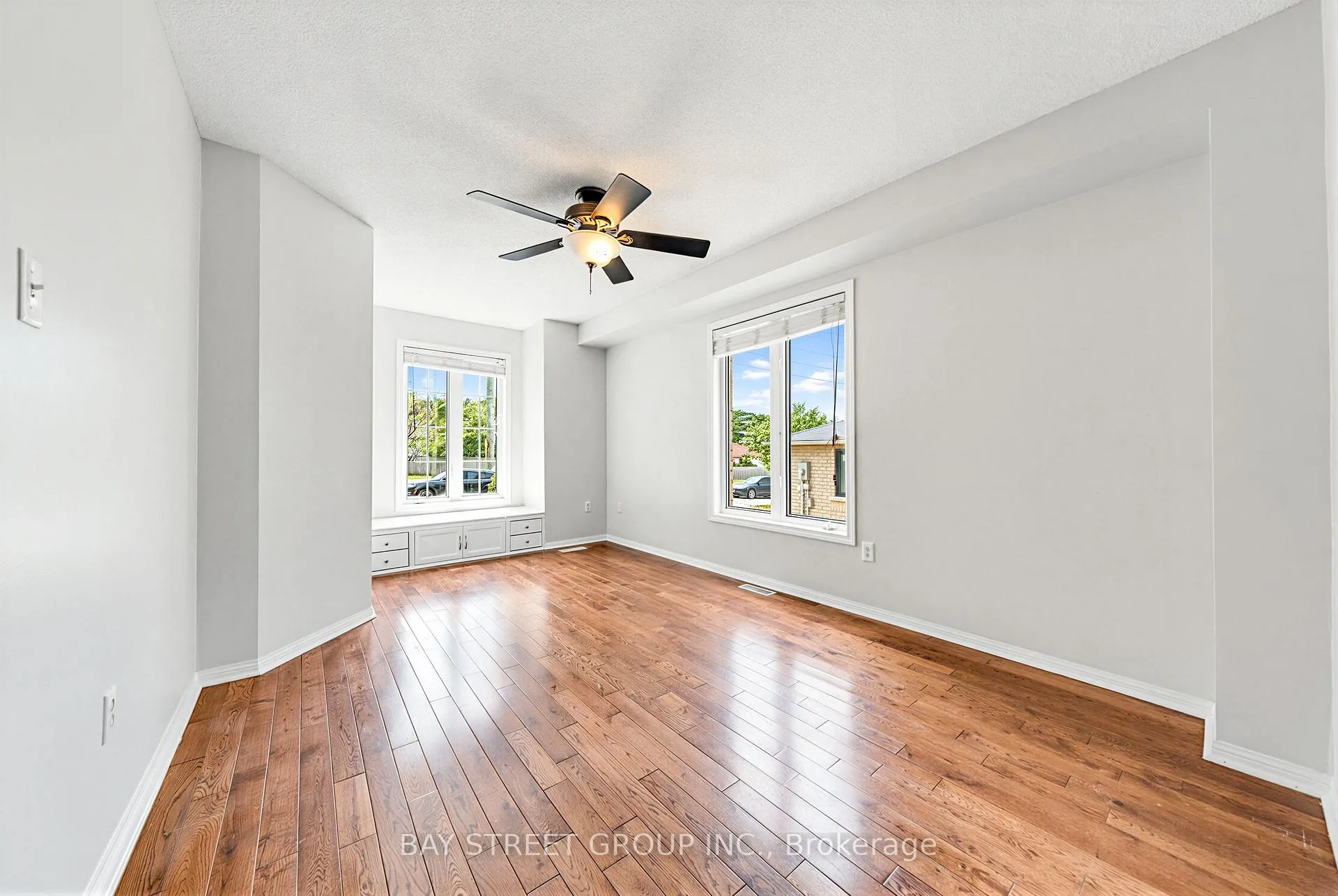 Photo 9 of 351 Ferndale Drive S, Barrie, Ardagh — HOMEH