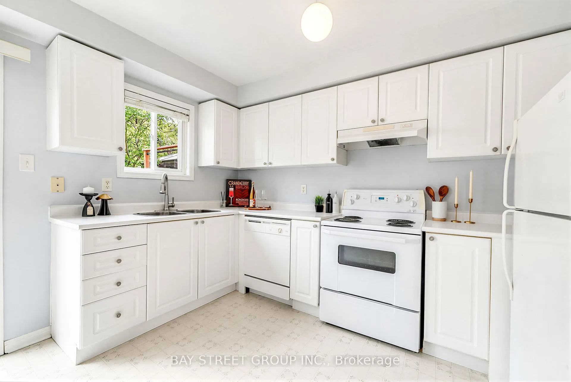 Photo 17 of 351 Ferndale Drive S, Barrie, Ardagh — HOMEH