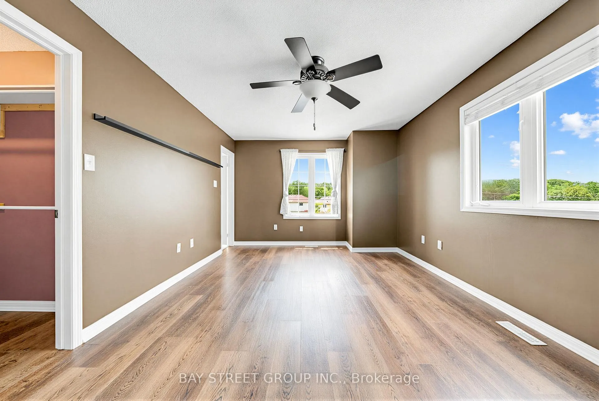 Photo 24 of 351 Ferndale Drive S, Barrie, Ardagh — HOMEH