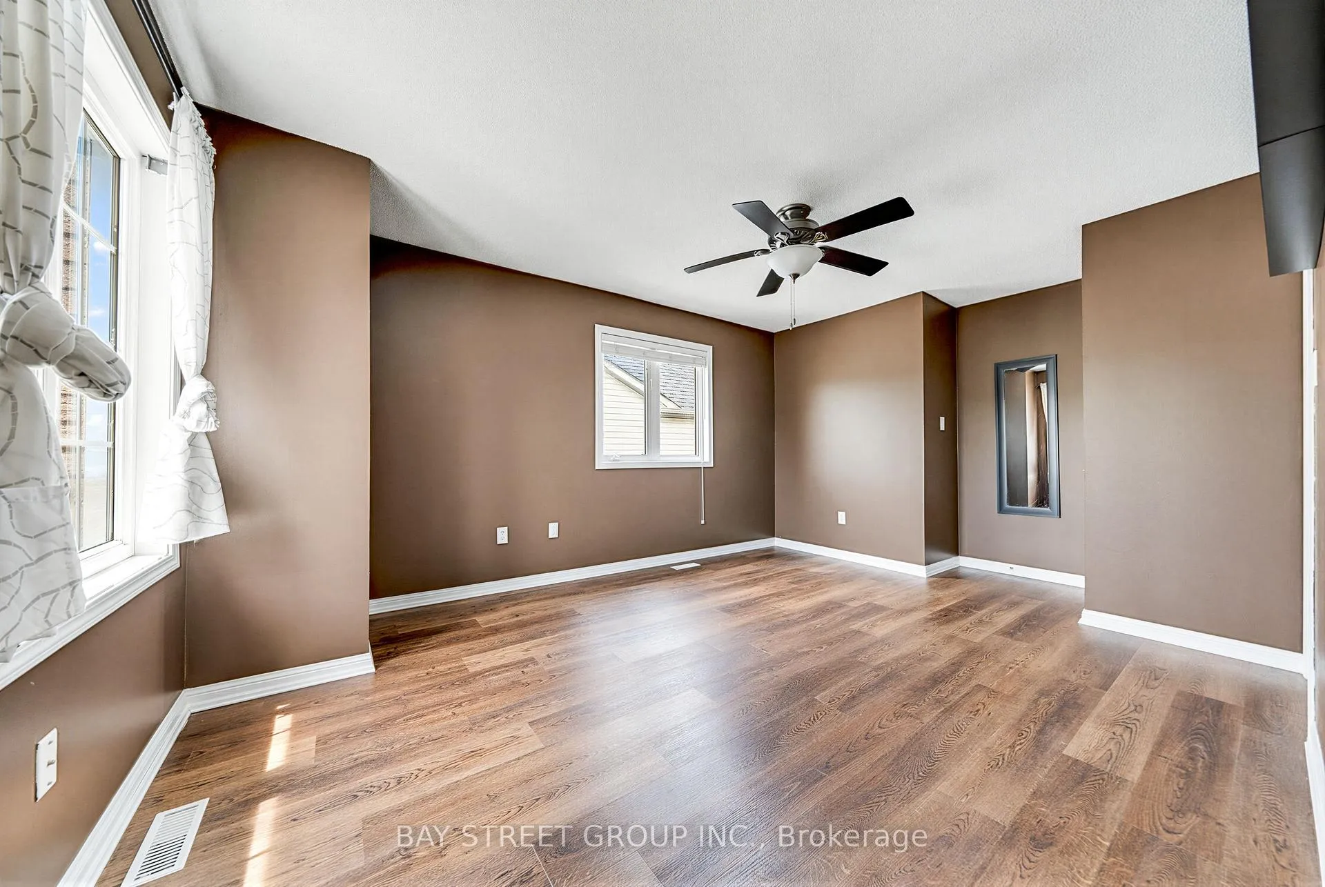 Photo 26 of 351 Ferndale Drive S, Barrie, Ardagh — HOMEH