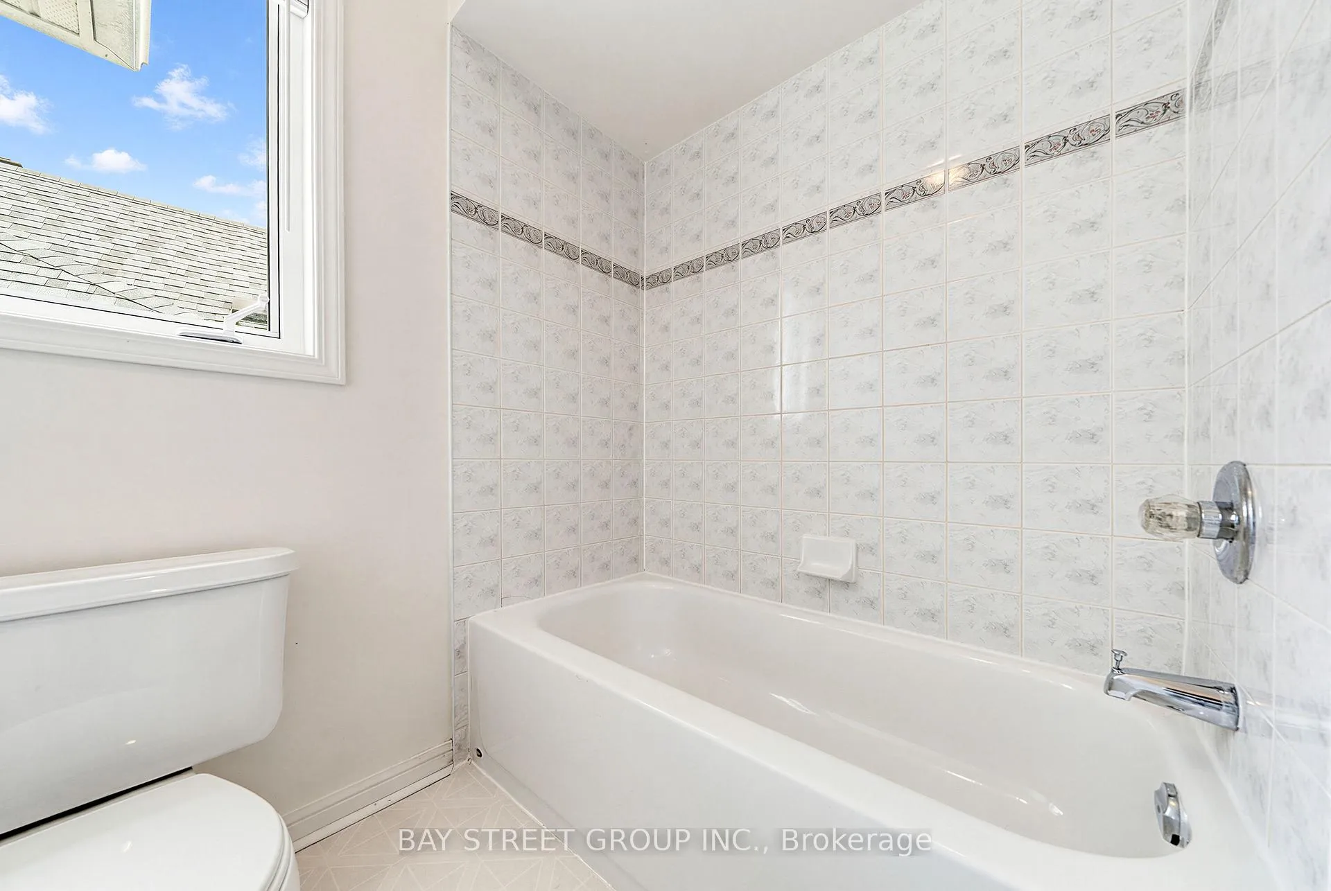 Photo 35 of 351 Ferndale Drive S, Barrie, Ardagh — HOMEH