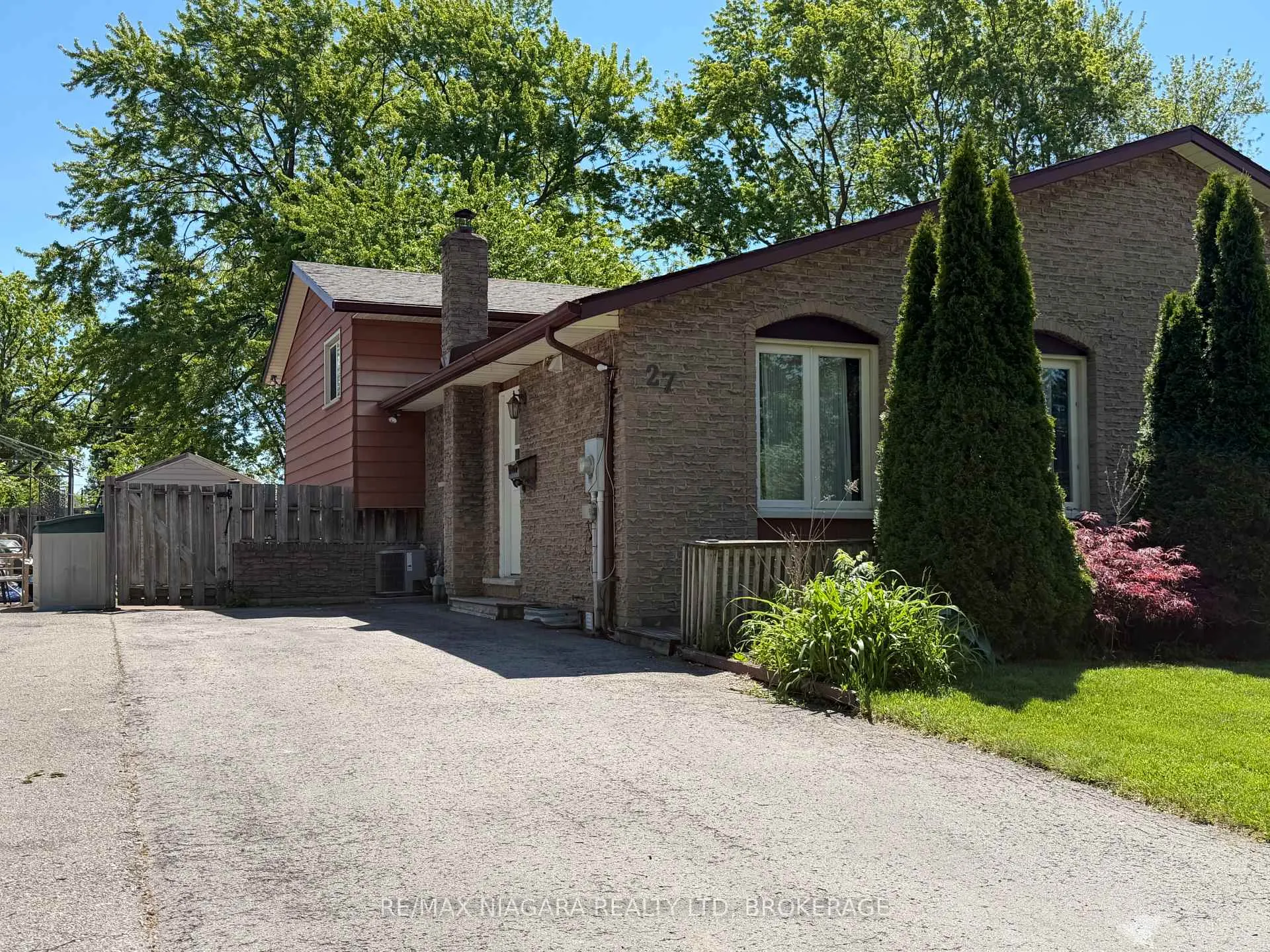 Photo 1 of Unit UPPER, 27 Nottingham Court, Welland, N. Welland — HOMEH