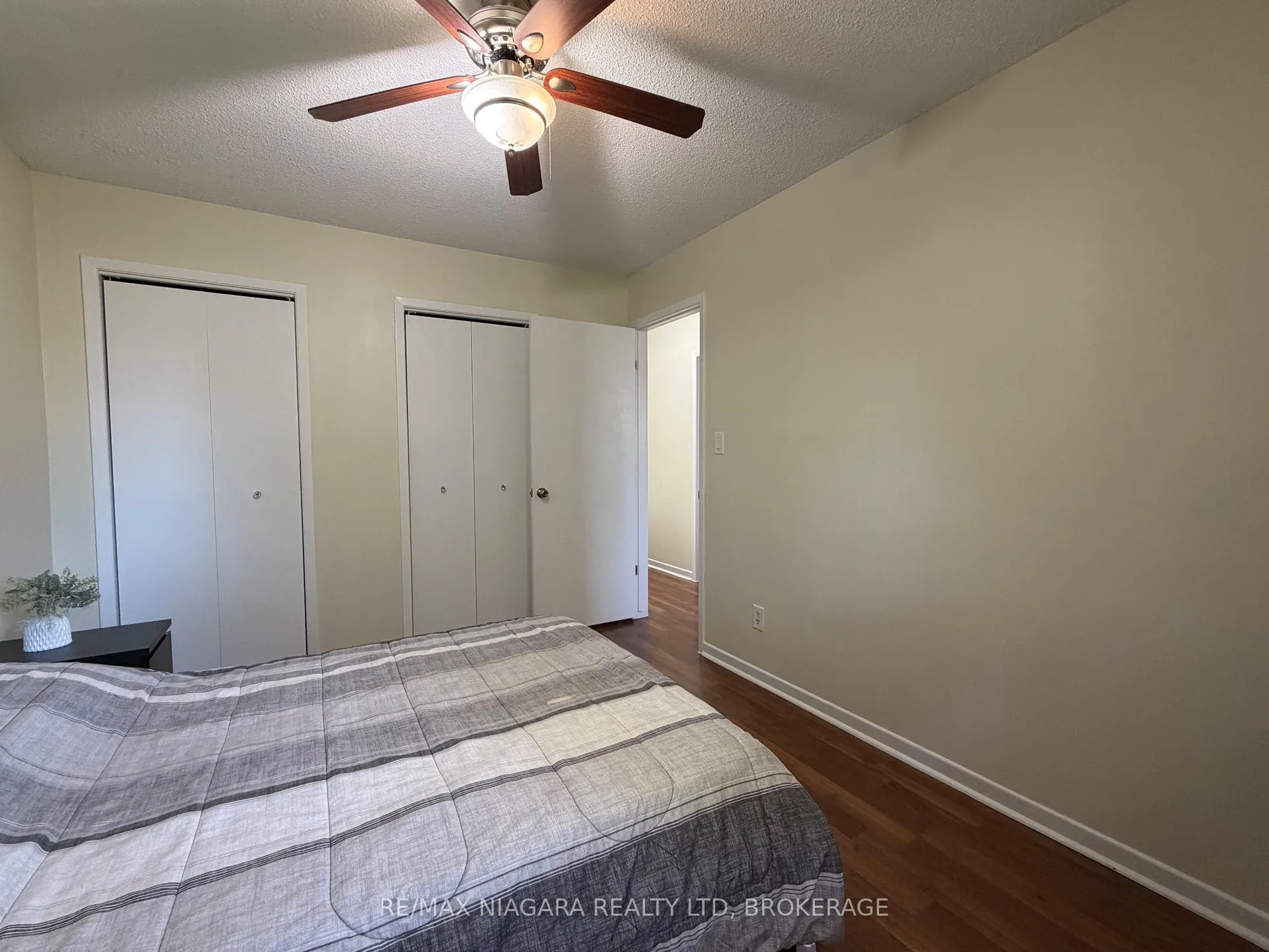 Photo 12 of Unit UPPER, 27 Nottingham Court, Welland, N. Welland — HOMEH