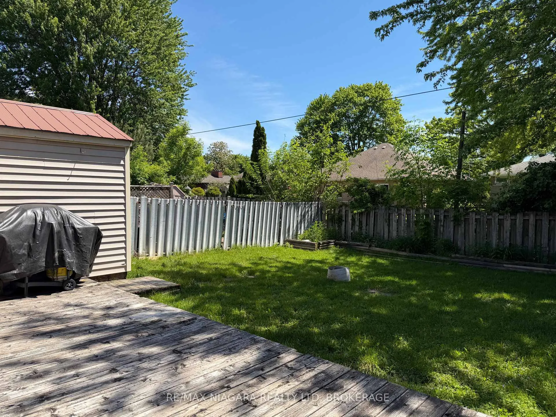Photo 18 of Unit UPPER, 27 Nottingham Court, Welland, N. Welland — HOMEH