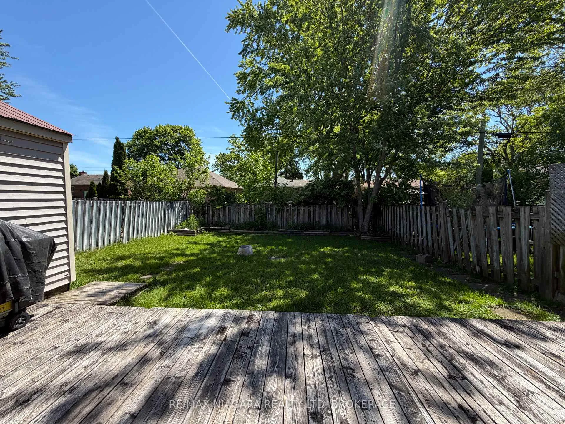Photo 19 of Unit UPPER, 27 Nottingham Court, Welland, N. Welland — HOMEH