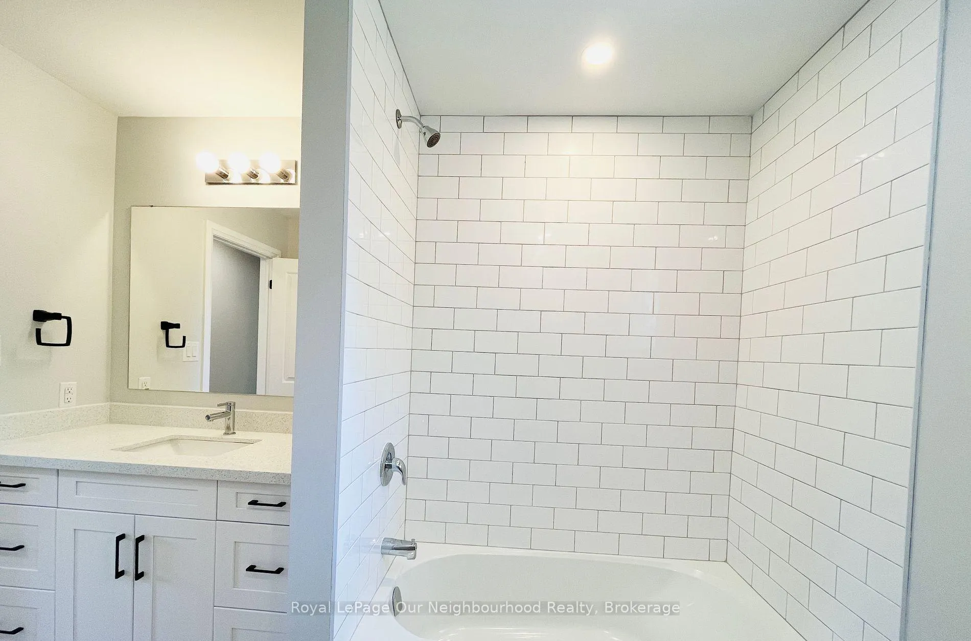 Photo 3 of Unit Main, 26 Oren Boulevard, Barrie, Sunnidale — HOMEH