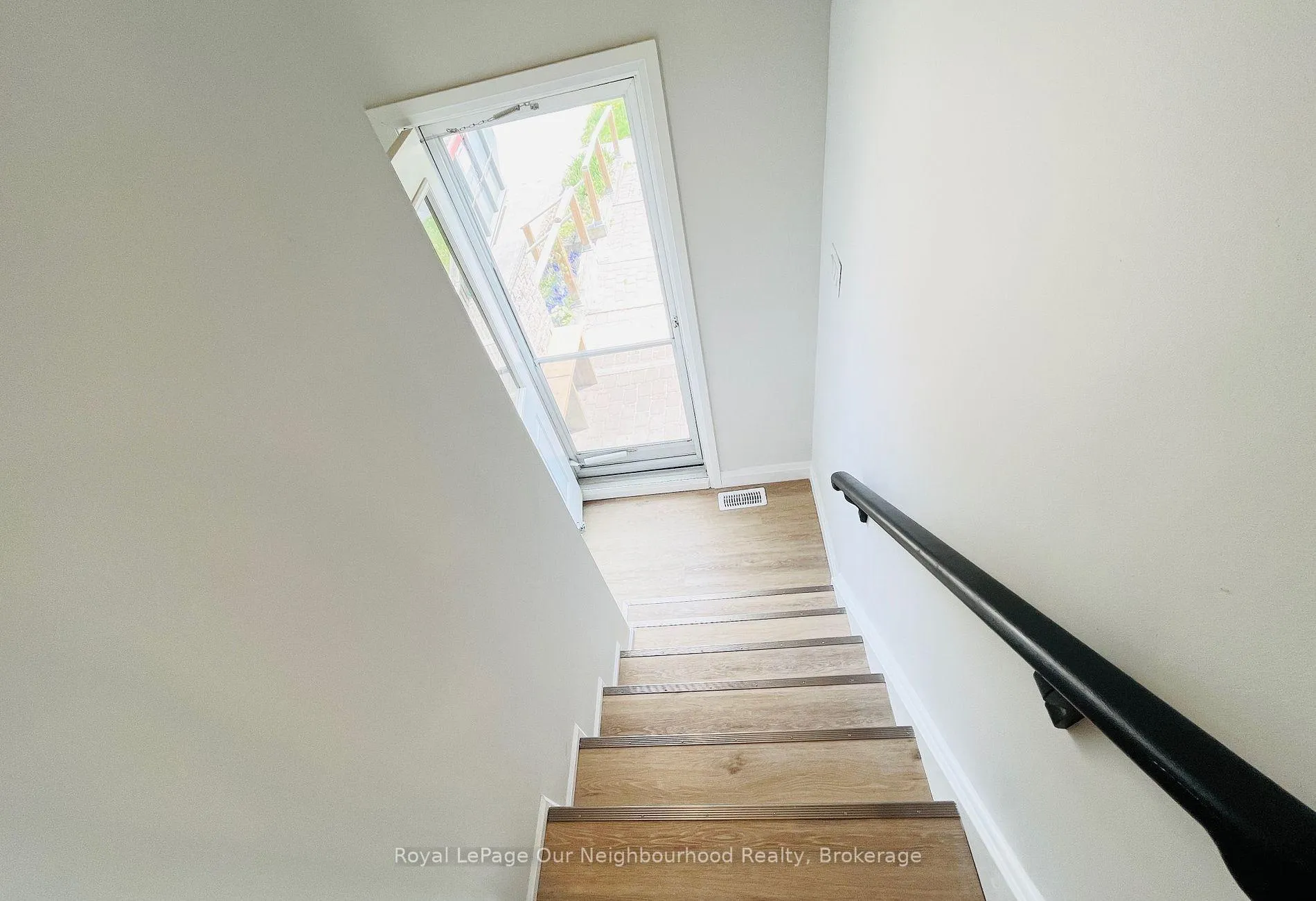 Photo 23 of Unit Main, 26 Oren Boulevard, Barrie, Sunnidale — HOMEH