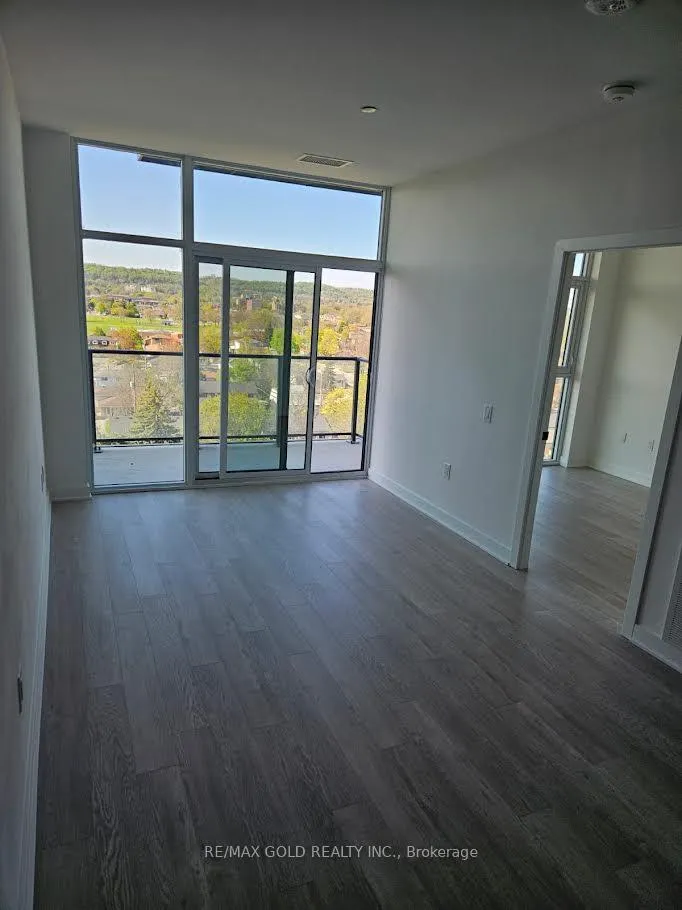 Photo 3 of Unit 820, 2782 Barton Street, Hamilton, Riverdale — HOMEH