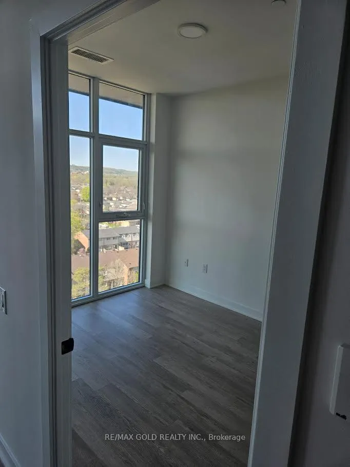 Photo 4 of Unit 820, 2782 Barton Street, Hamilton, Riverdale — HOMEH