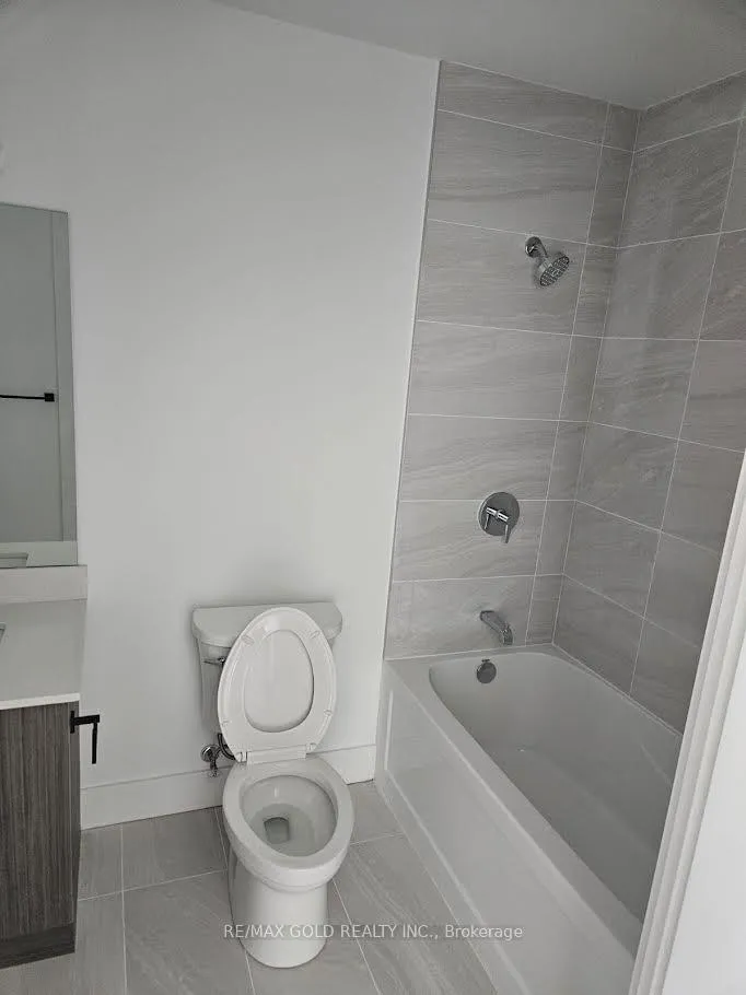 Photo 8 of Unit 820, 2782 Barton Street, Hamilton, Riverdale — HOMEH