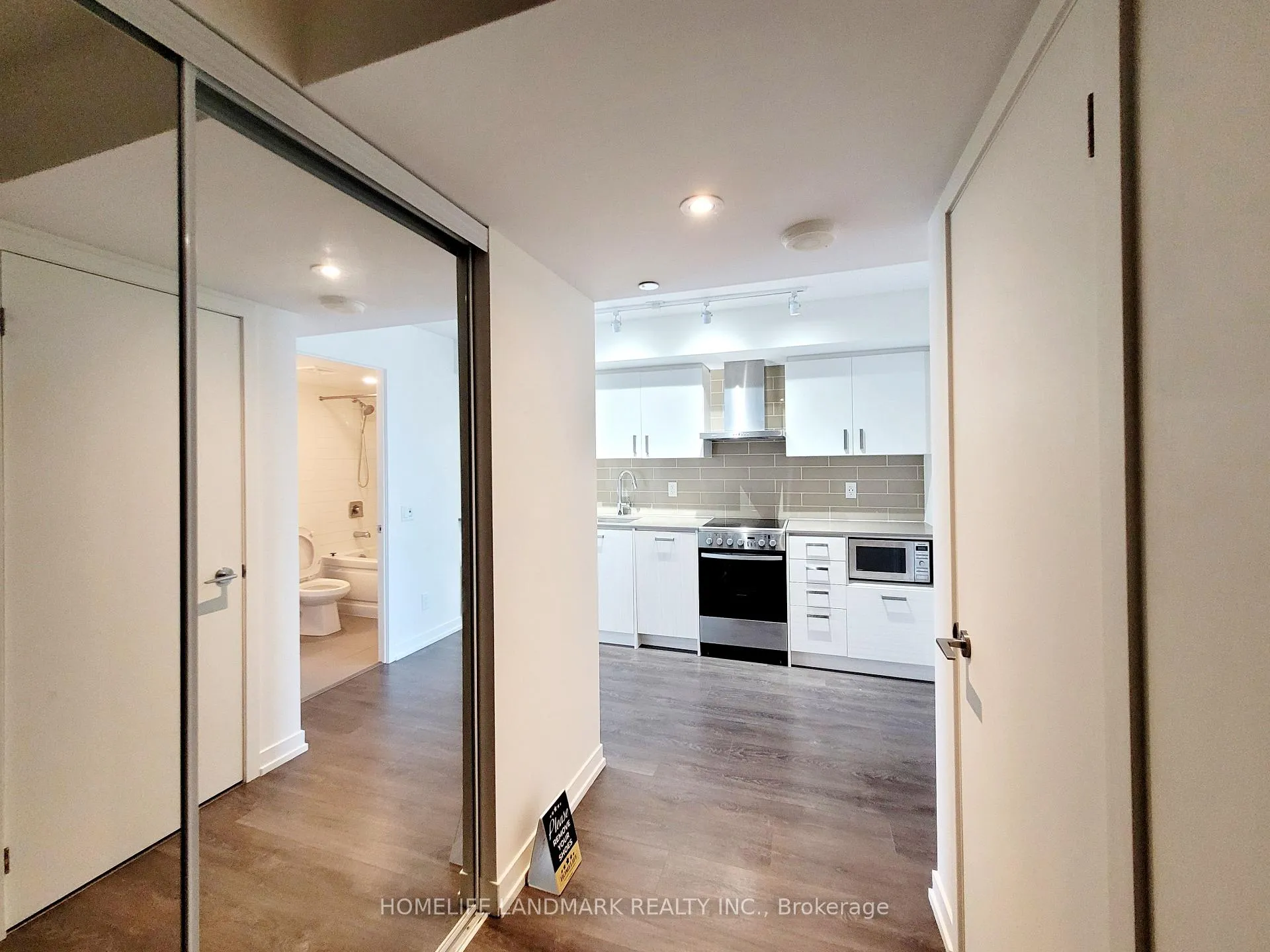 Photo 12 of Unit 1213, 125 Redpath Avenue, Toronto, Mount Pleasant West — HOMEH