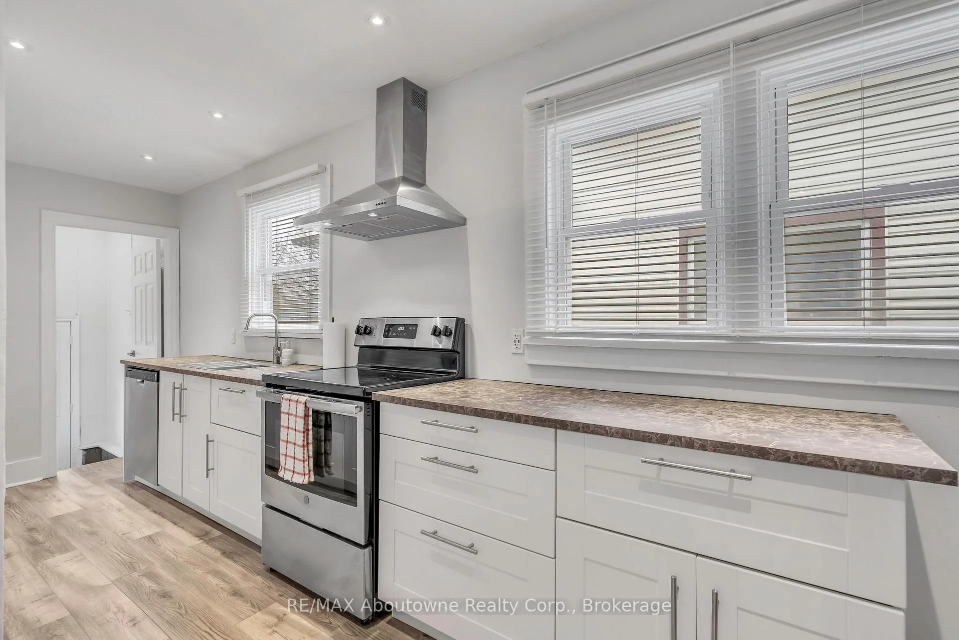 Photo 1 of 5111 Kitchener Street, Niagara Falls, Clifton Hill — HOMEH