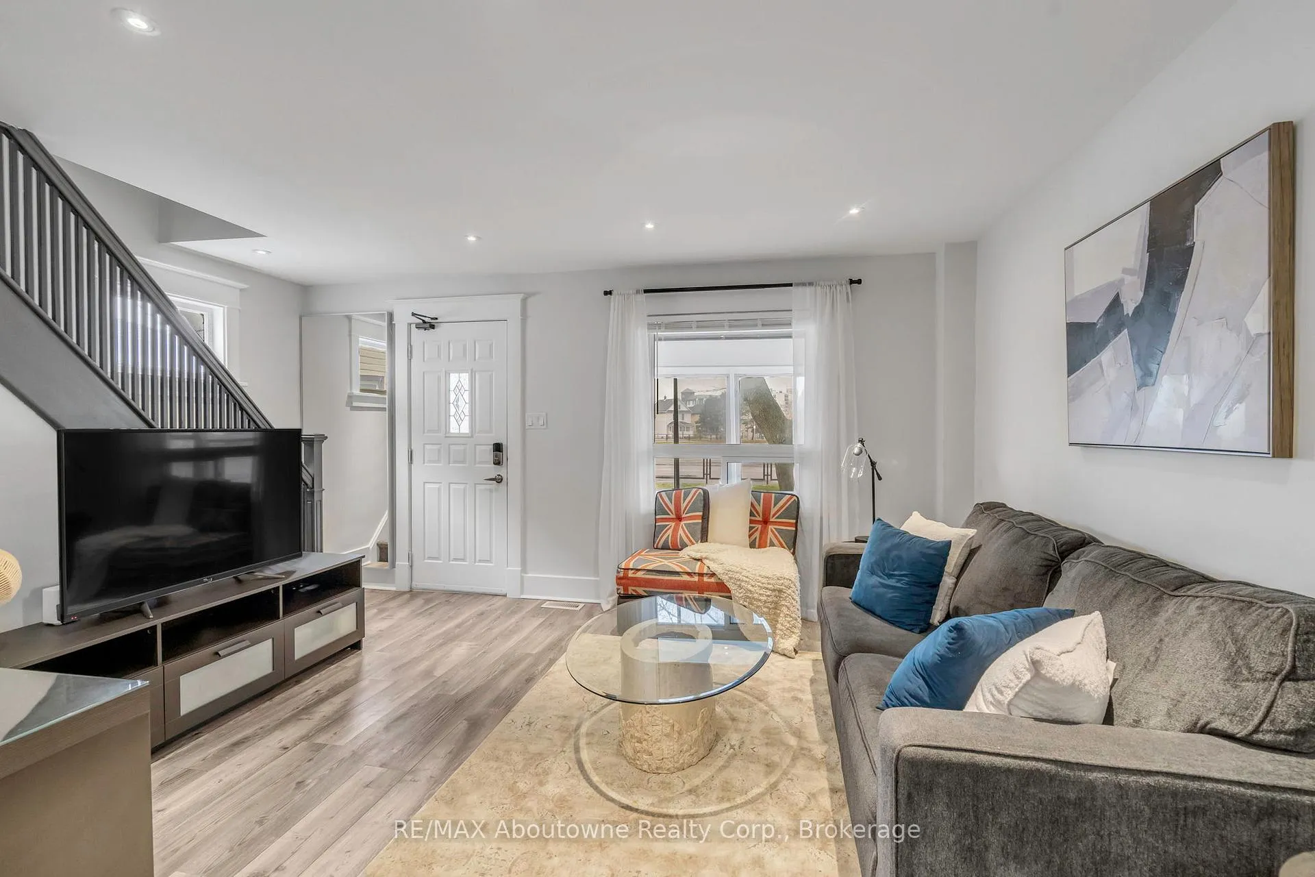 Photo 3 of 5111 Kitchener Street, Niagara Falls, Clifton Hill — HOMEH