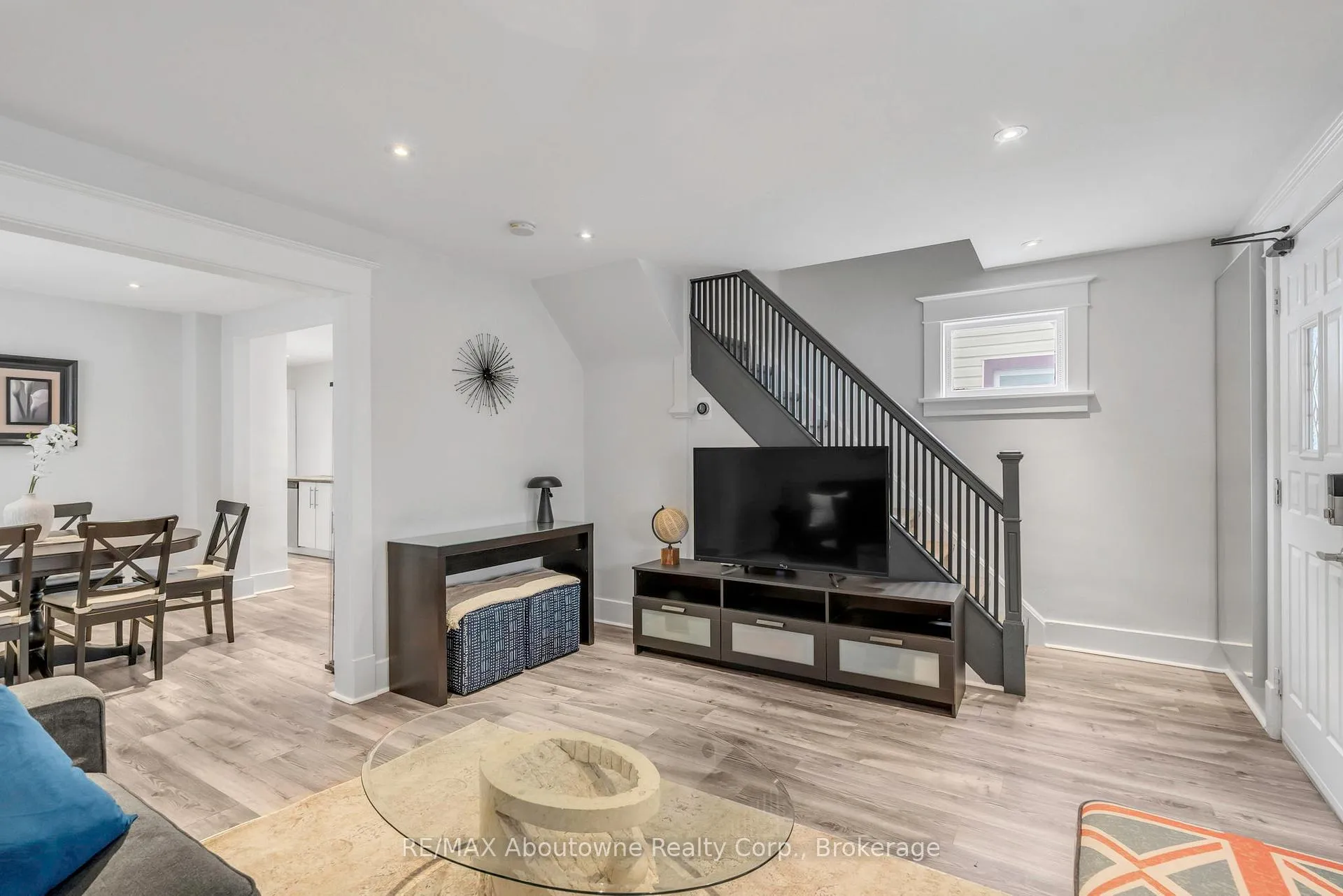 Photo 4 of 5111 Kitchener Street, Niagara Falls, Clifton Hill — HOMEH