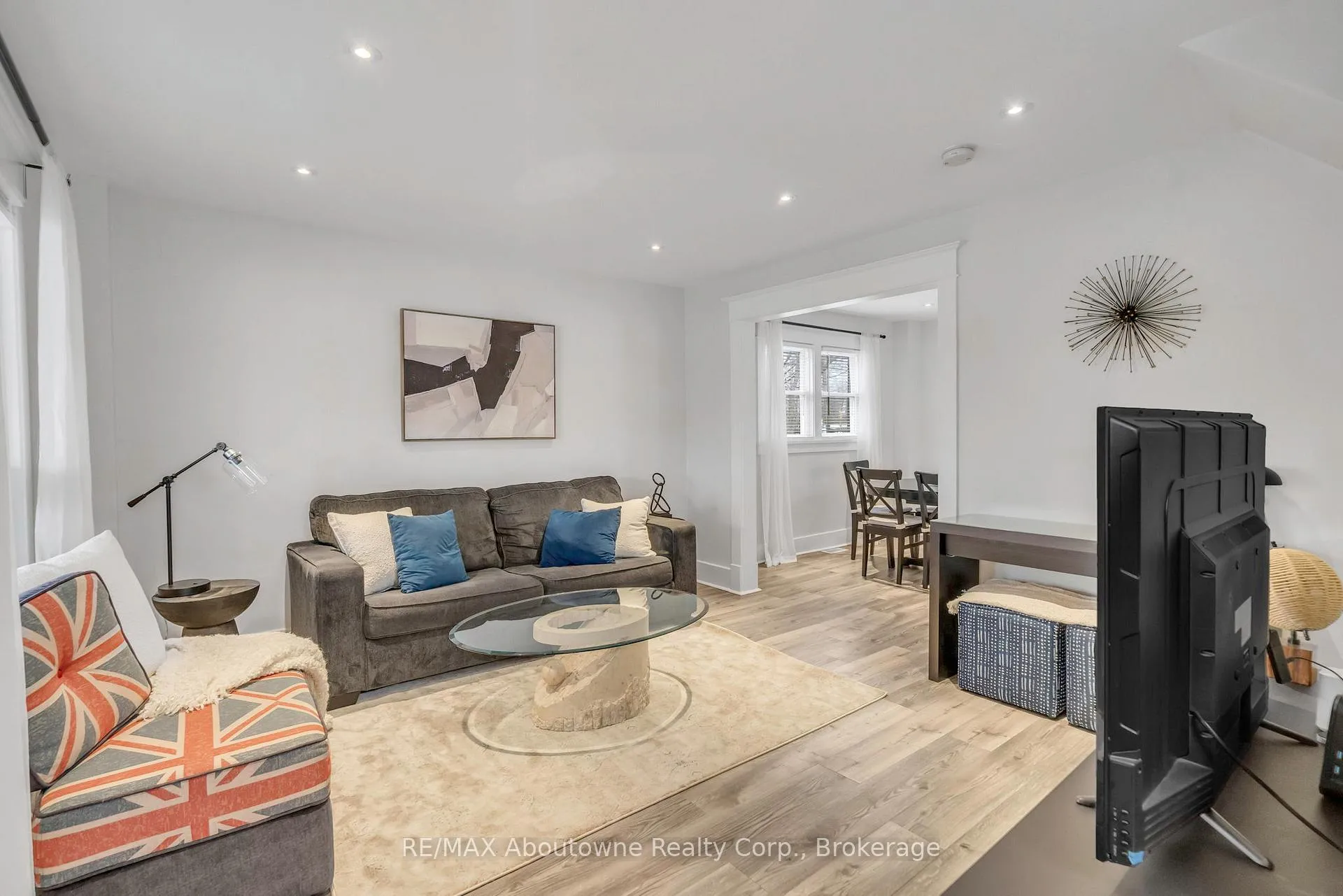 Photo 5 of 5111 Kitchener Street, Niagara Falls, Clifton Hill — HOMEH
