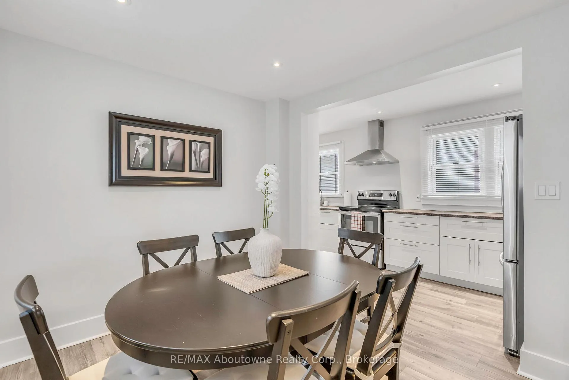 Photo 8 of 5111 Kitchener Street, Niagara Falls, Clifton Hill — HOMEH
