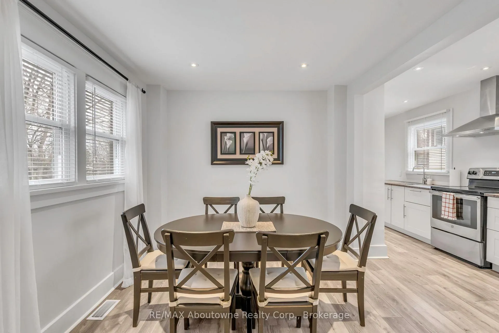 Photo 9 of 5111 Kitchener Street, Niagara Falls, Clifton Hill — HOMEH