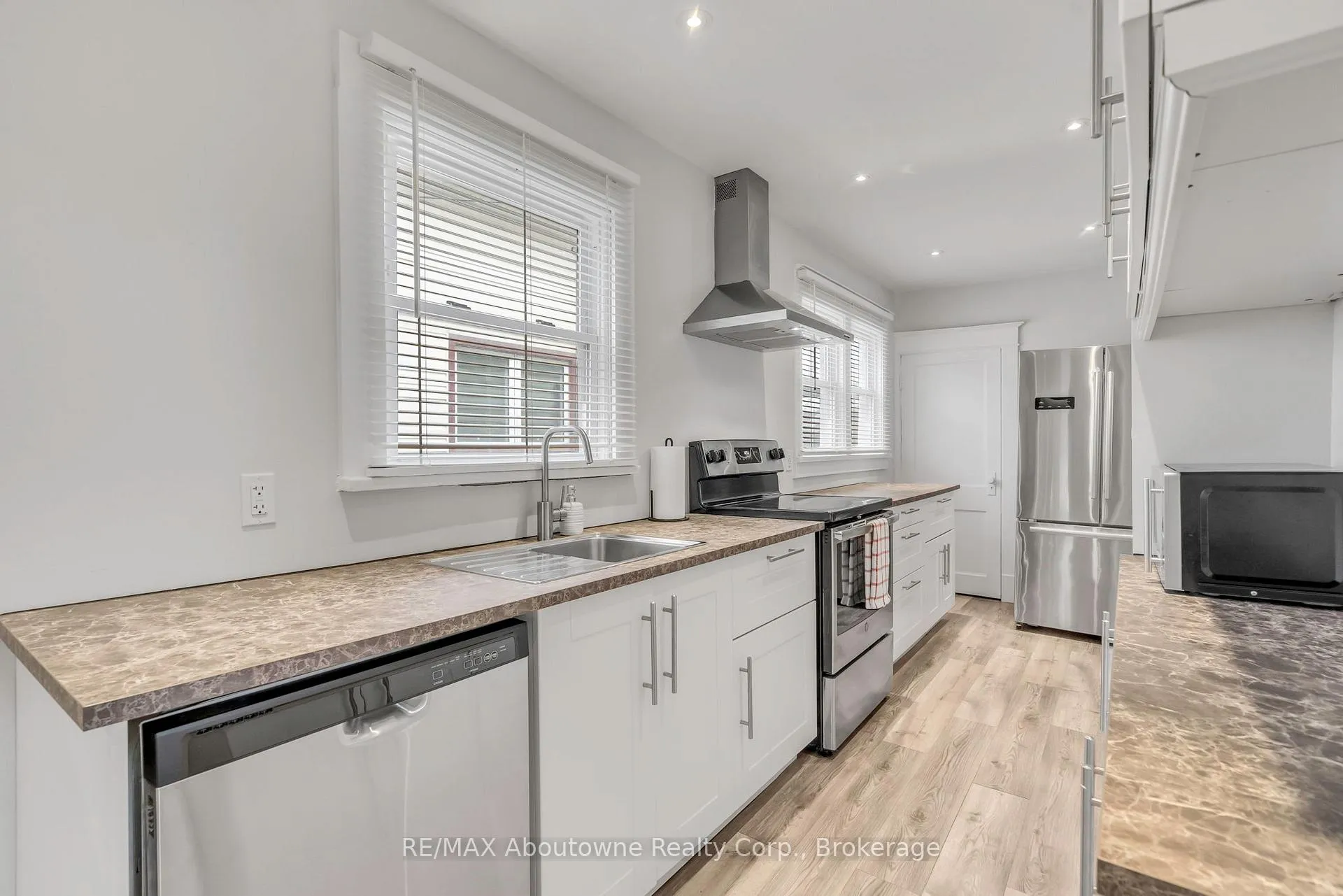 Photo 10 of 5111 Kitchener Street, Niagara Falls, Clifton Hill — HOMEH