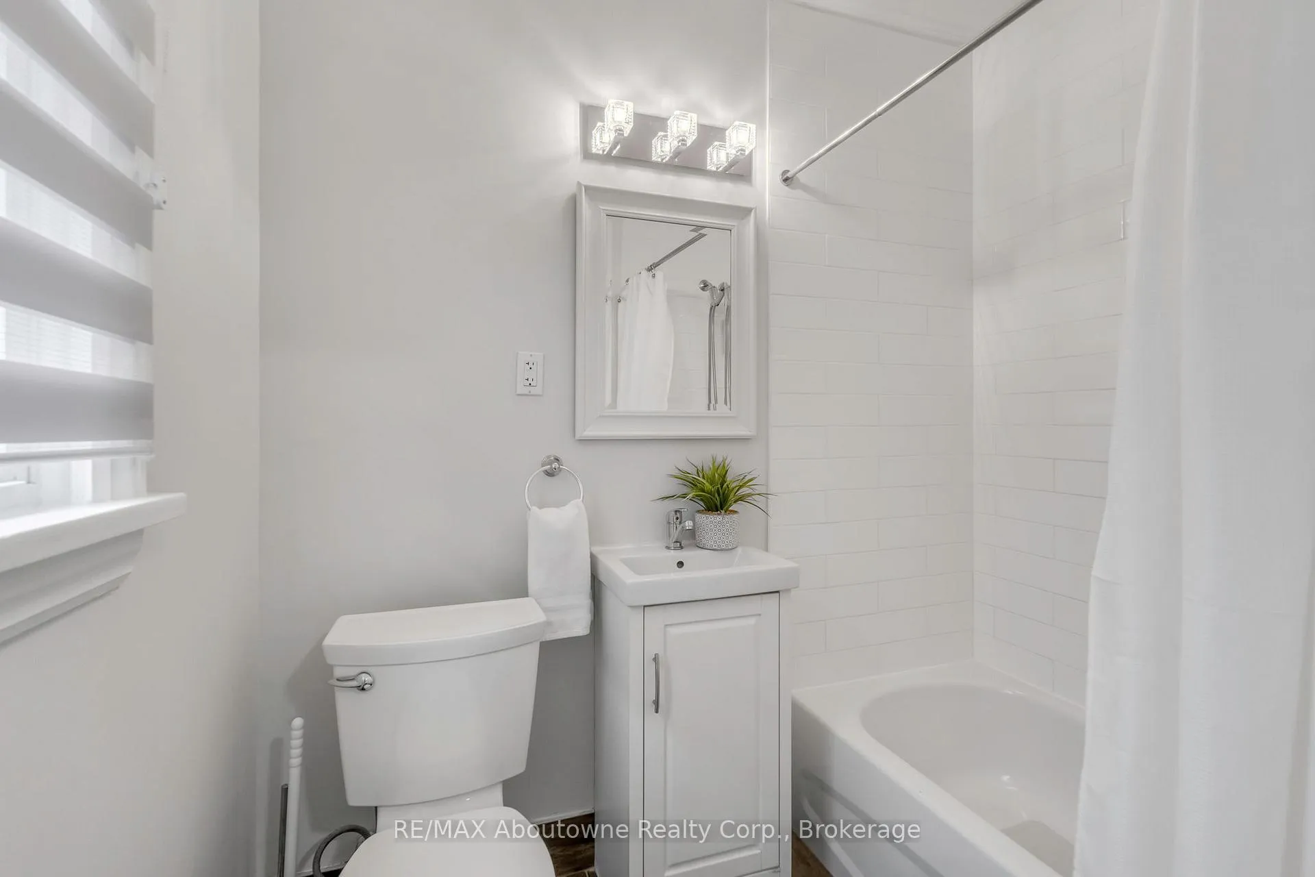Photo 16 of 5111 Kitchener Street, Niagara Falls, Clifton Hill — HOMEH