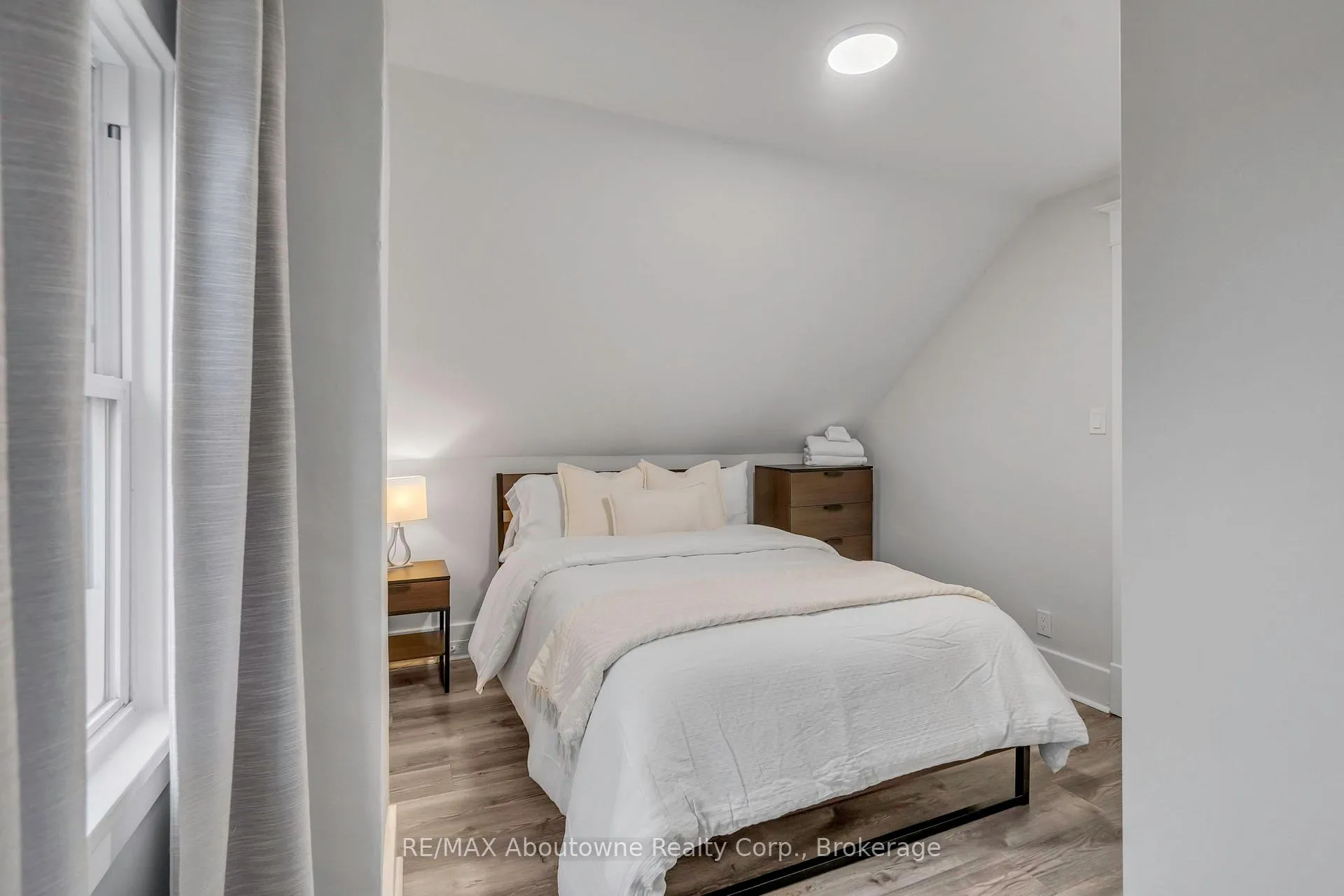 Photo 18 of 5111 Kitchener Street, Niagara Falls, Clifton Hill — HOMEH